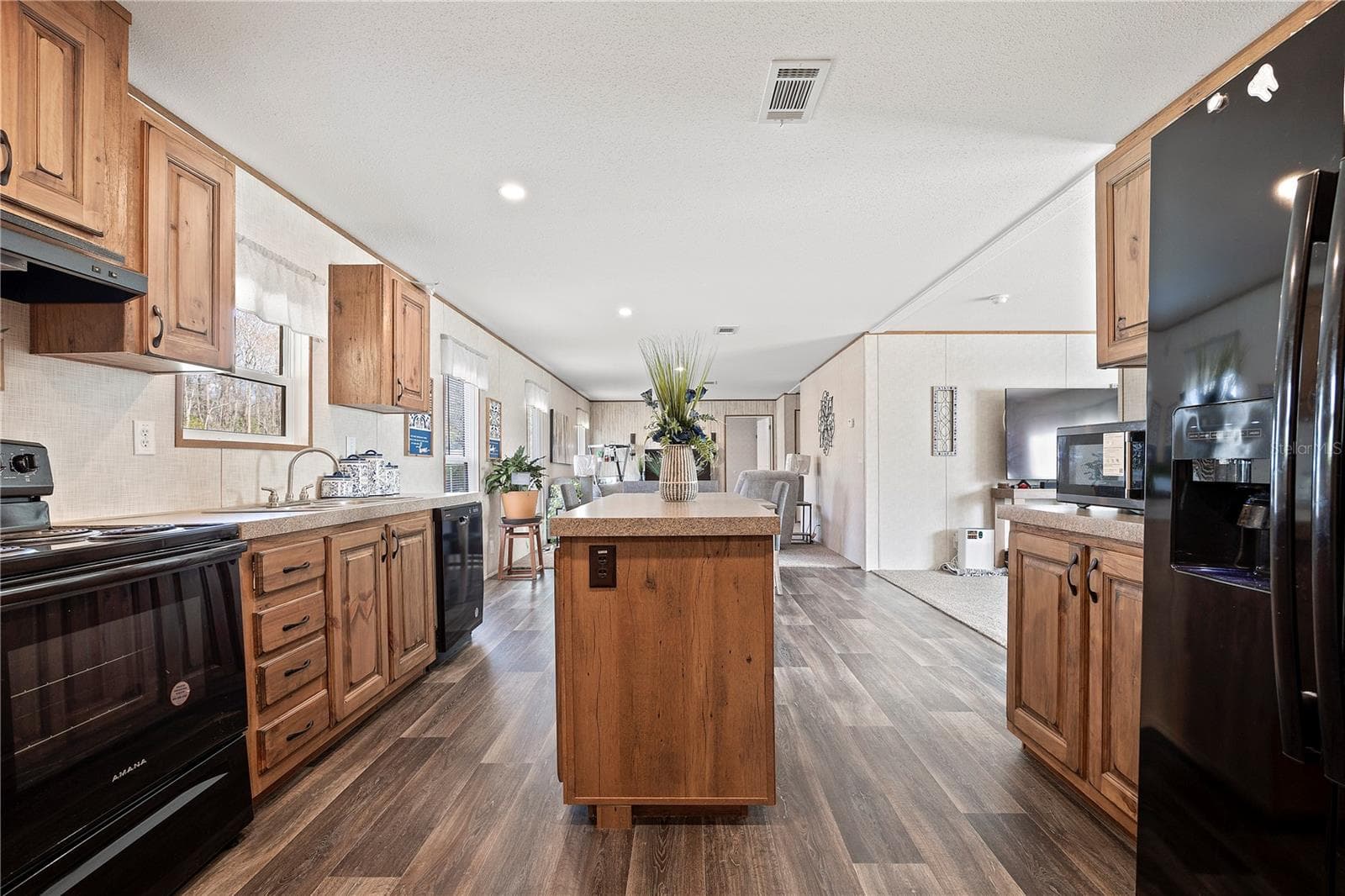 Manufactured Home at 387 NW LAMAR PL, LAKE CITY, photo 5 of 34