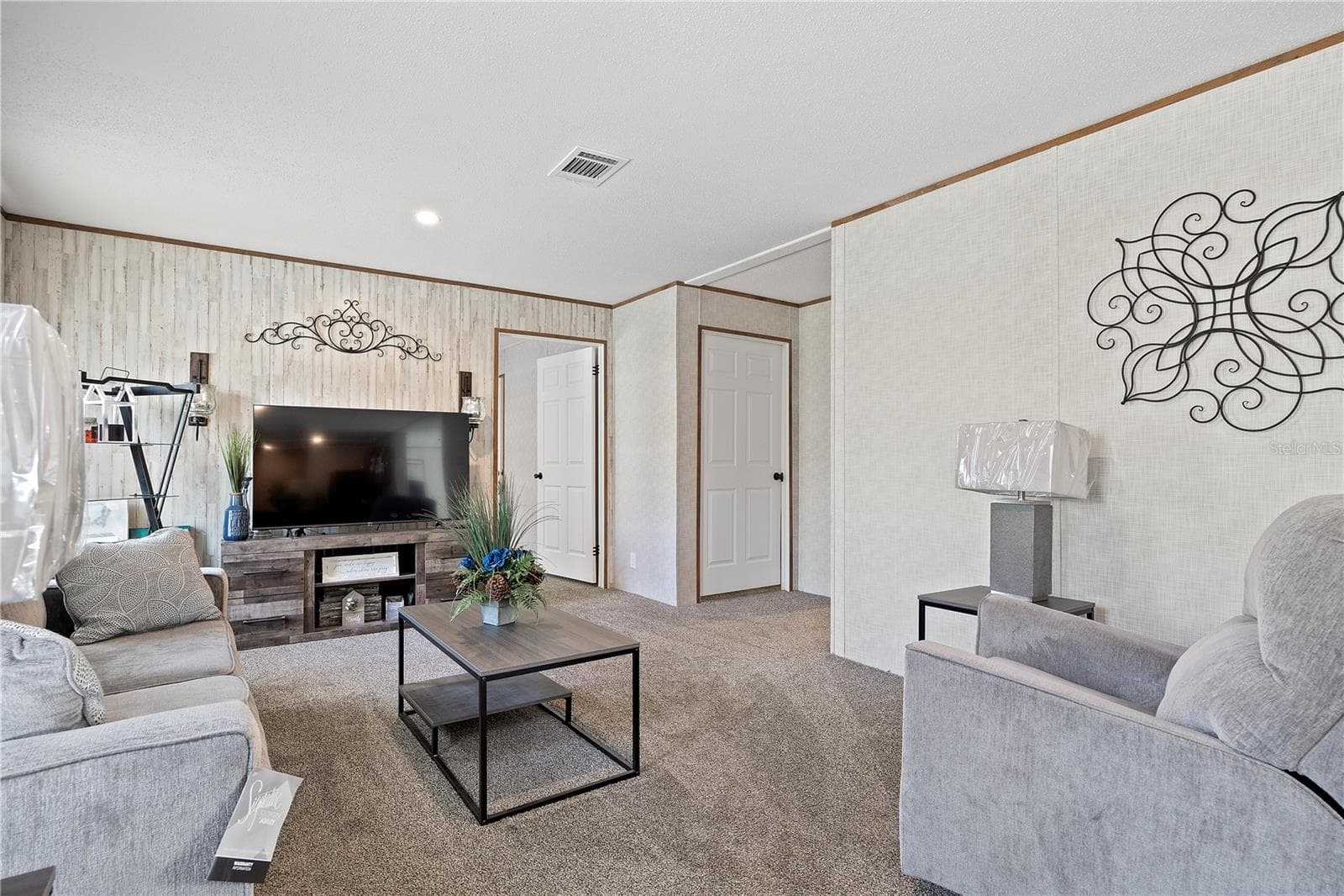 Manufactured Home at 387 NW LAMAR PL, LAKE CITY, photo 16 of 34
