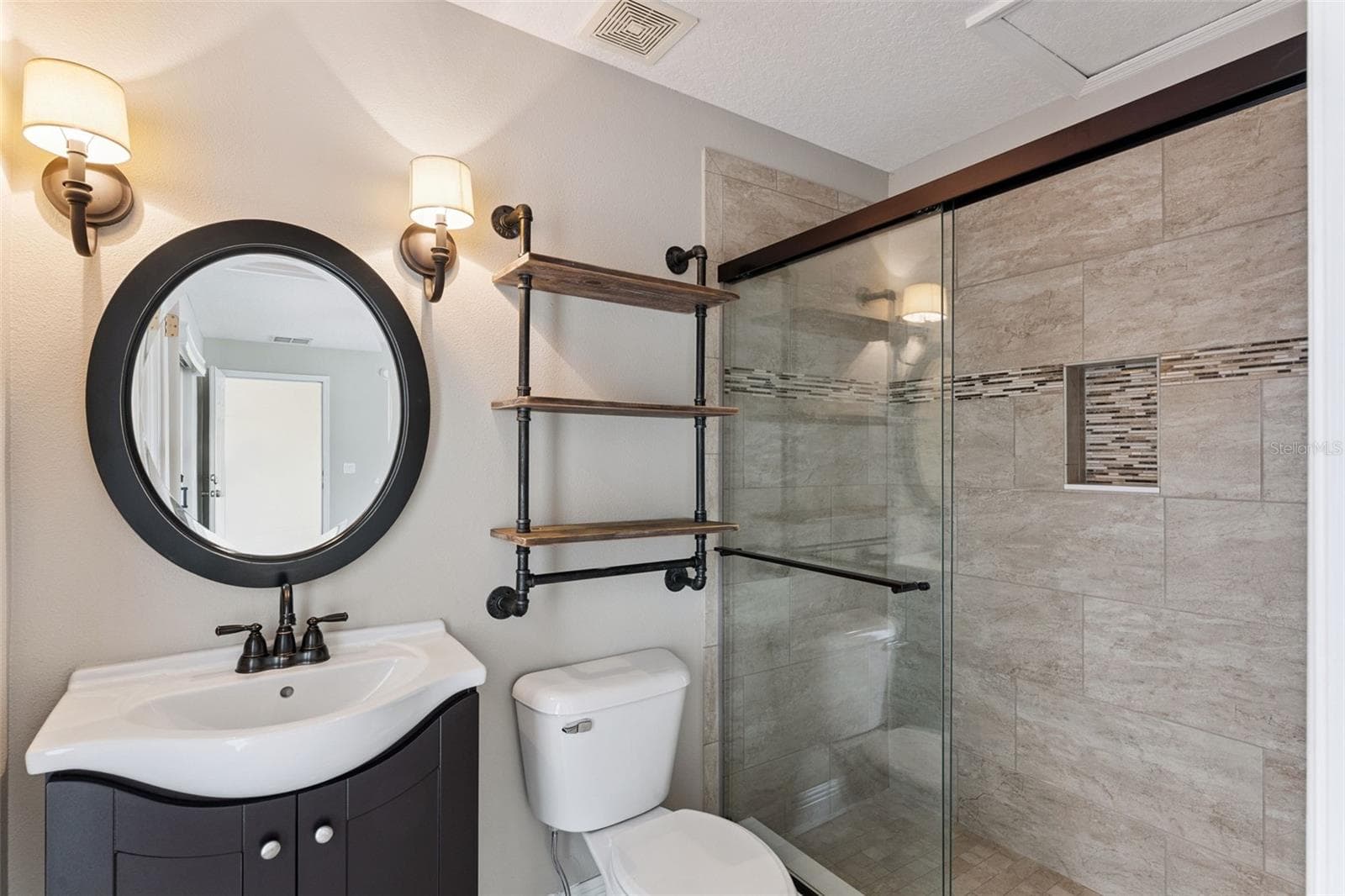 Bathroom 2 - 4242 NEWLAND ST, CLERMONT