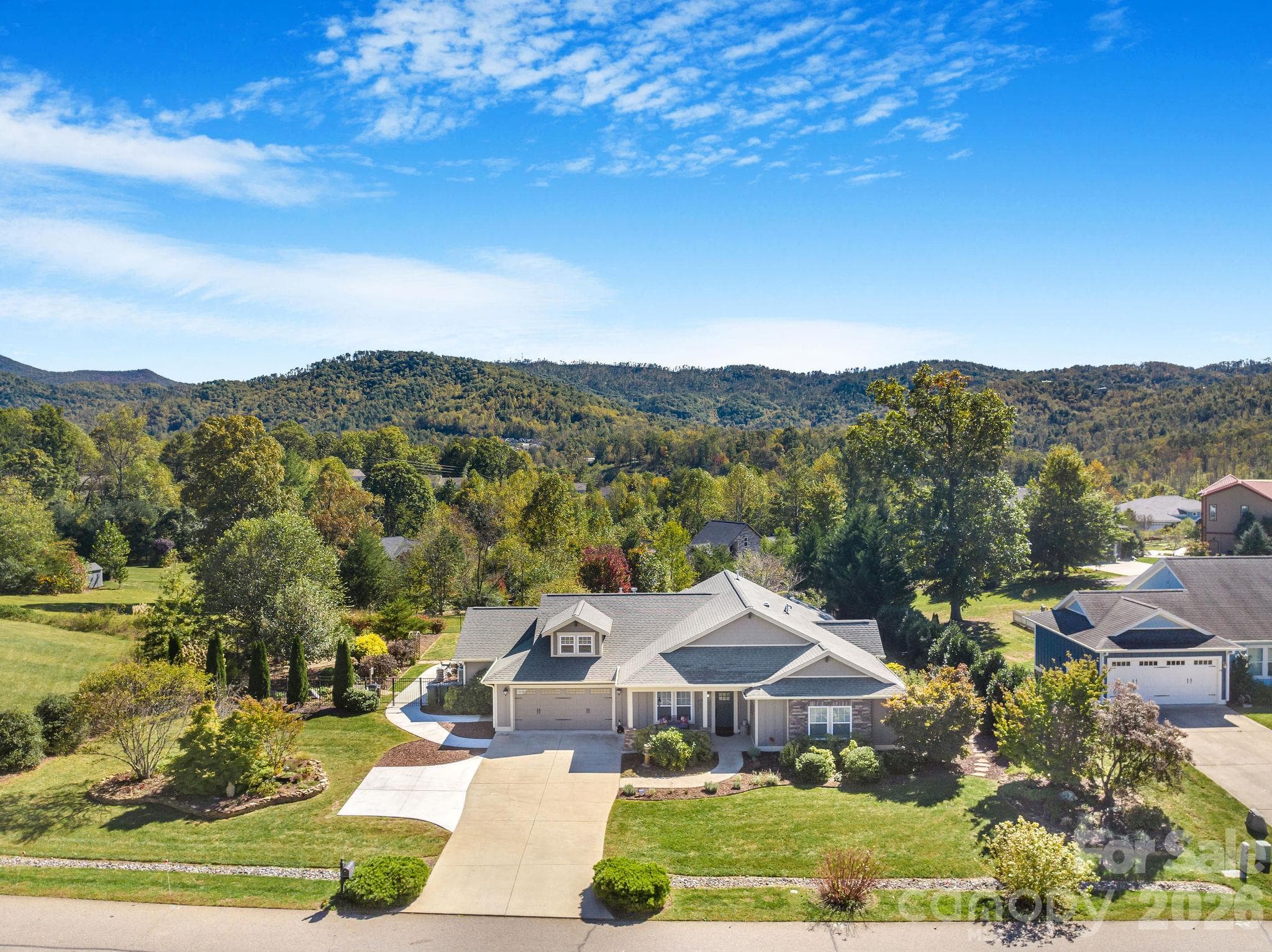 Stunning mountain backdrop and beautifully maintained exterior - 28 Penley Park Drive, Weaverville