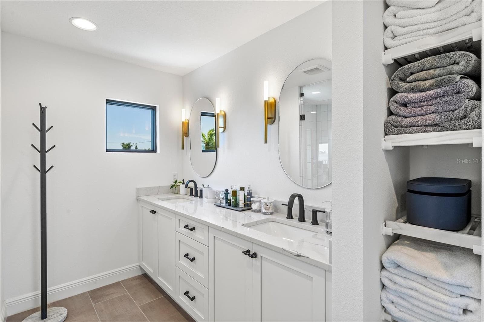 Primary suite bath with dual sinks. - 1914 RIVERSIDE DR E, BRADENTON