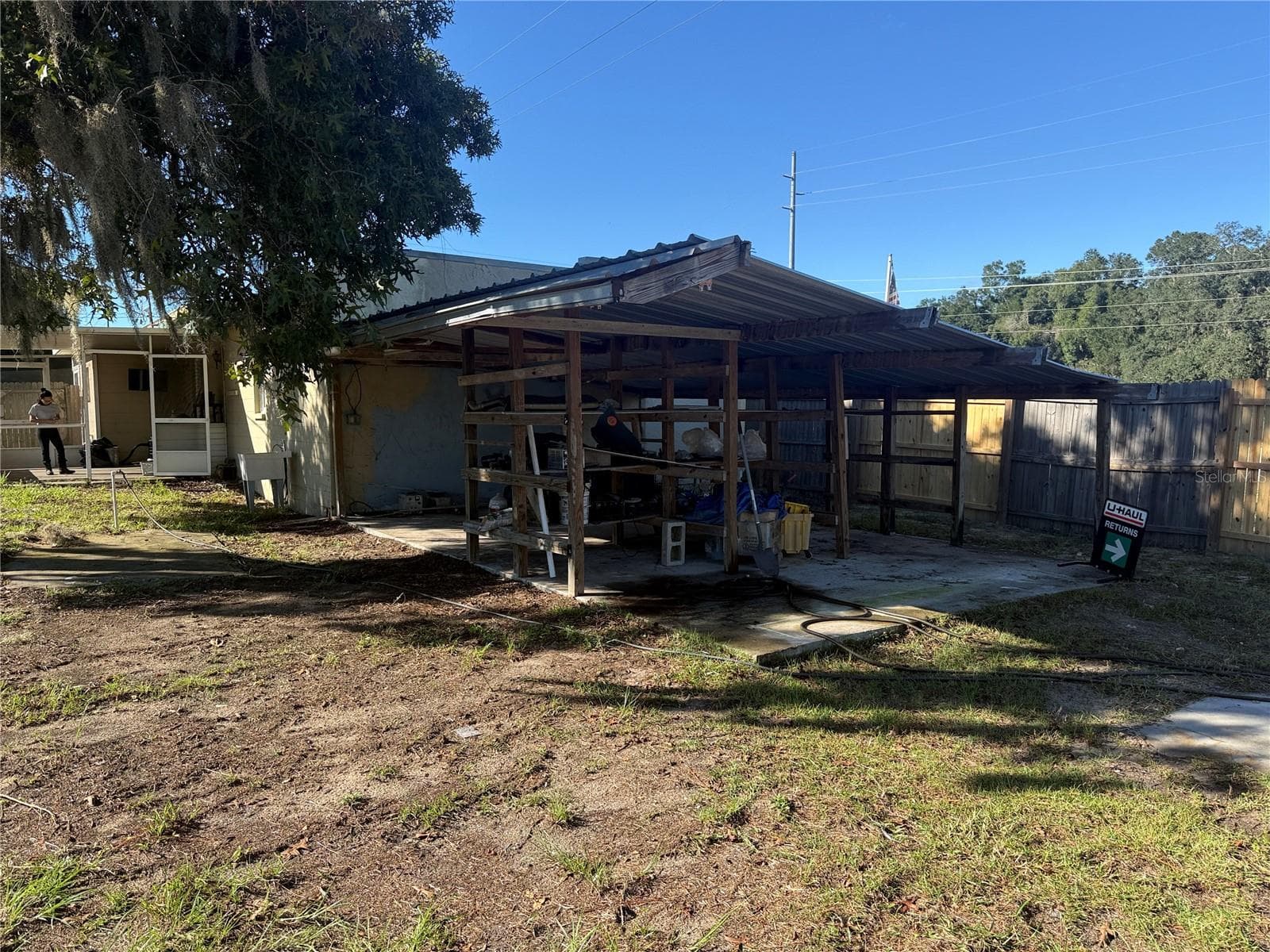 Extra covered work area - 12152 FORT KING RD, DADE CITY