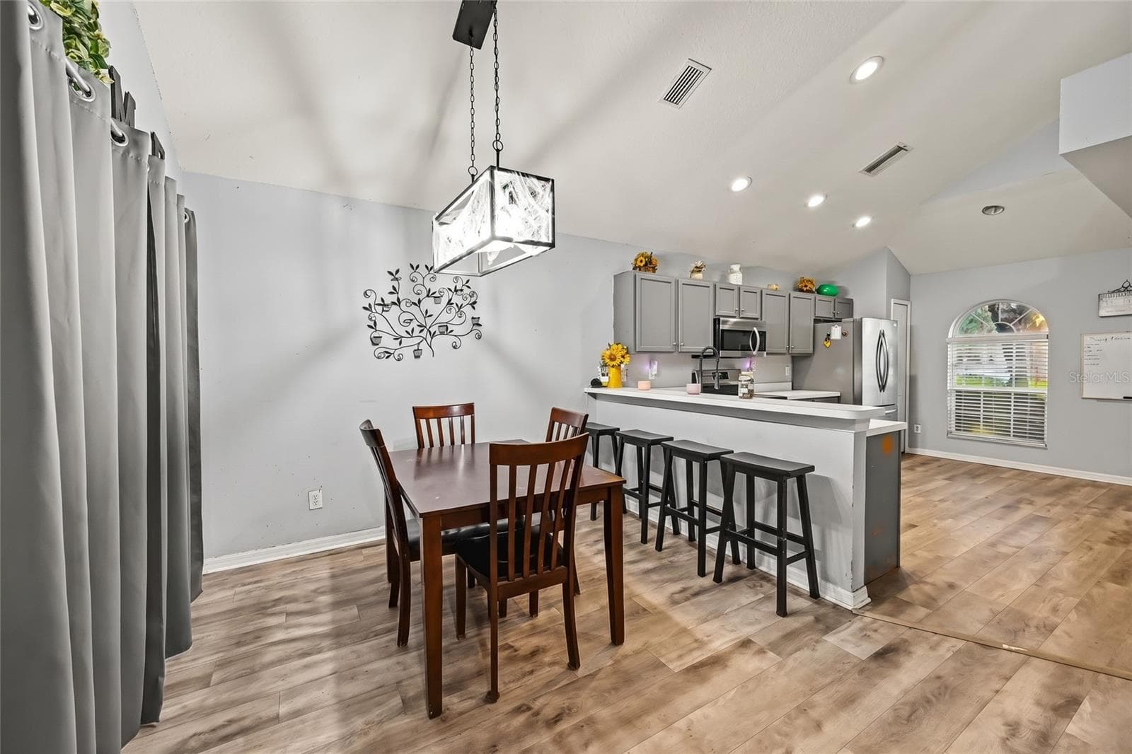 Single Family Residence at 909 15TH ST NE, RUSKIN, photo 3 of 19