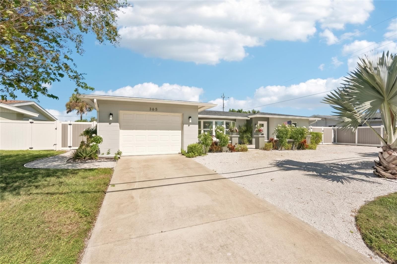 Single Family Residence at 365 SHAMROCK BLVD, VENICE, photo 2 of 64