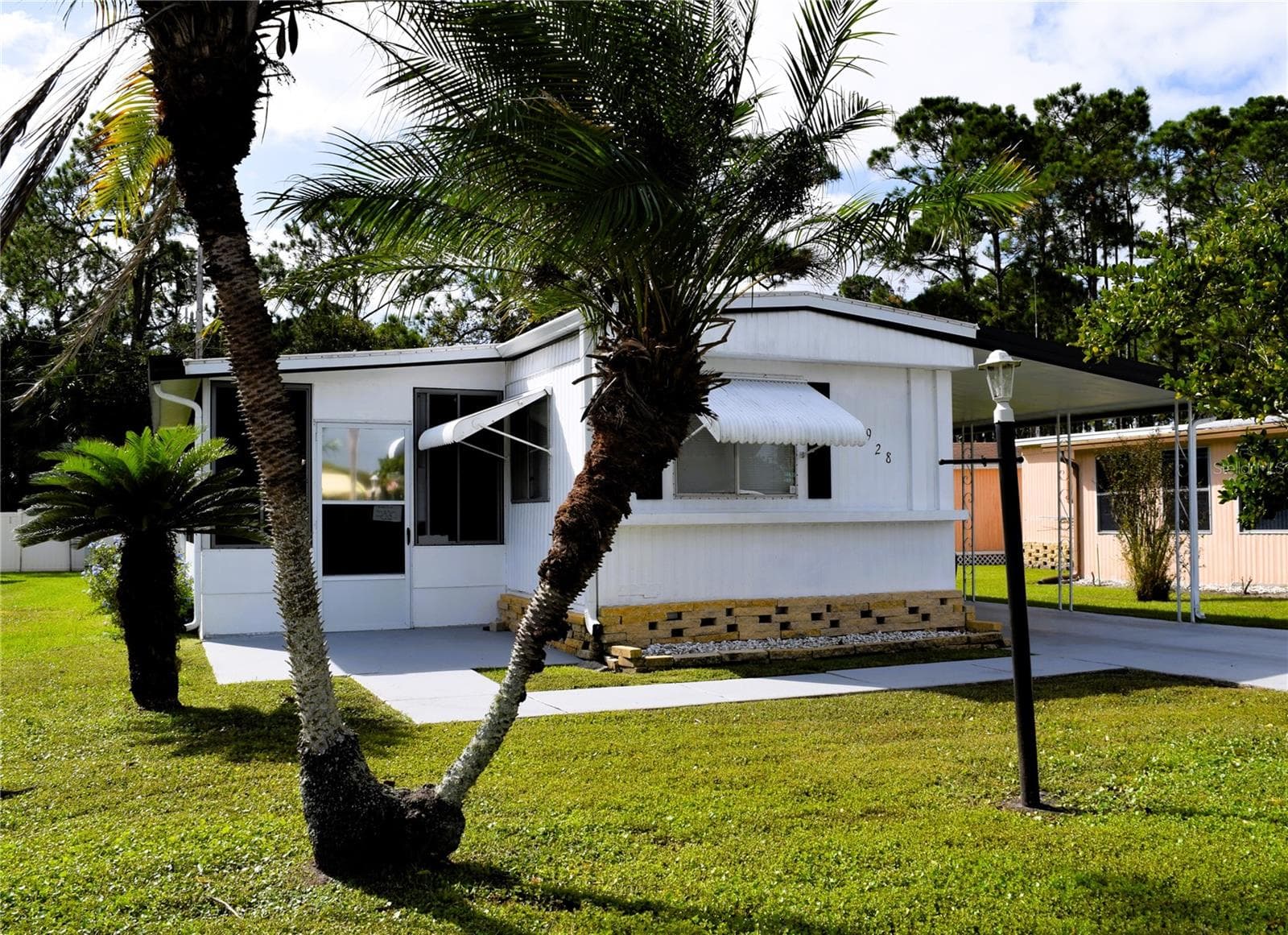 928 BLUE HERON BLVD