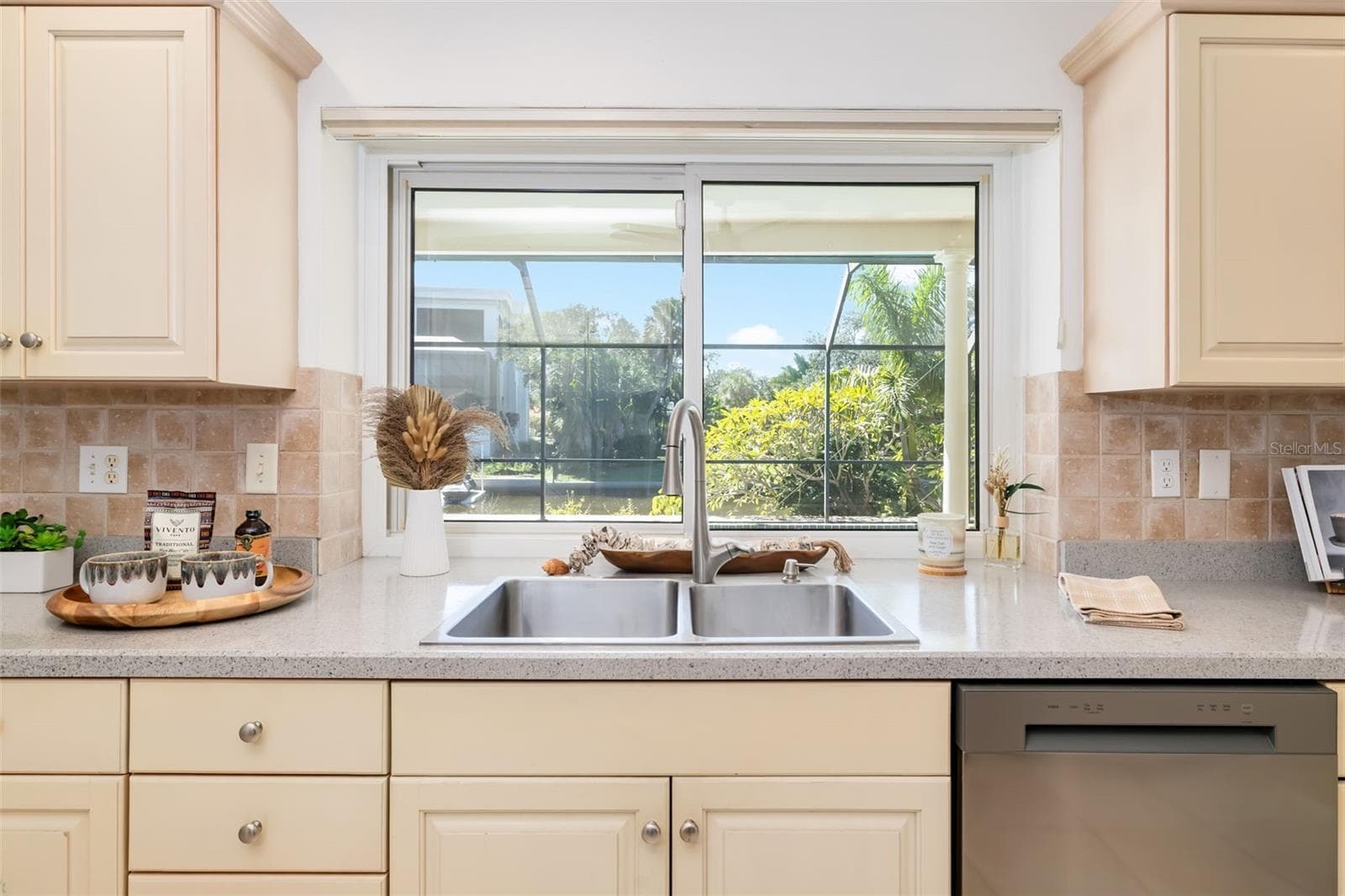 Kitchen window with bar window to pool - 5456 AZURE WAY, SARASOTA