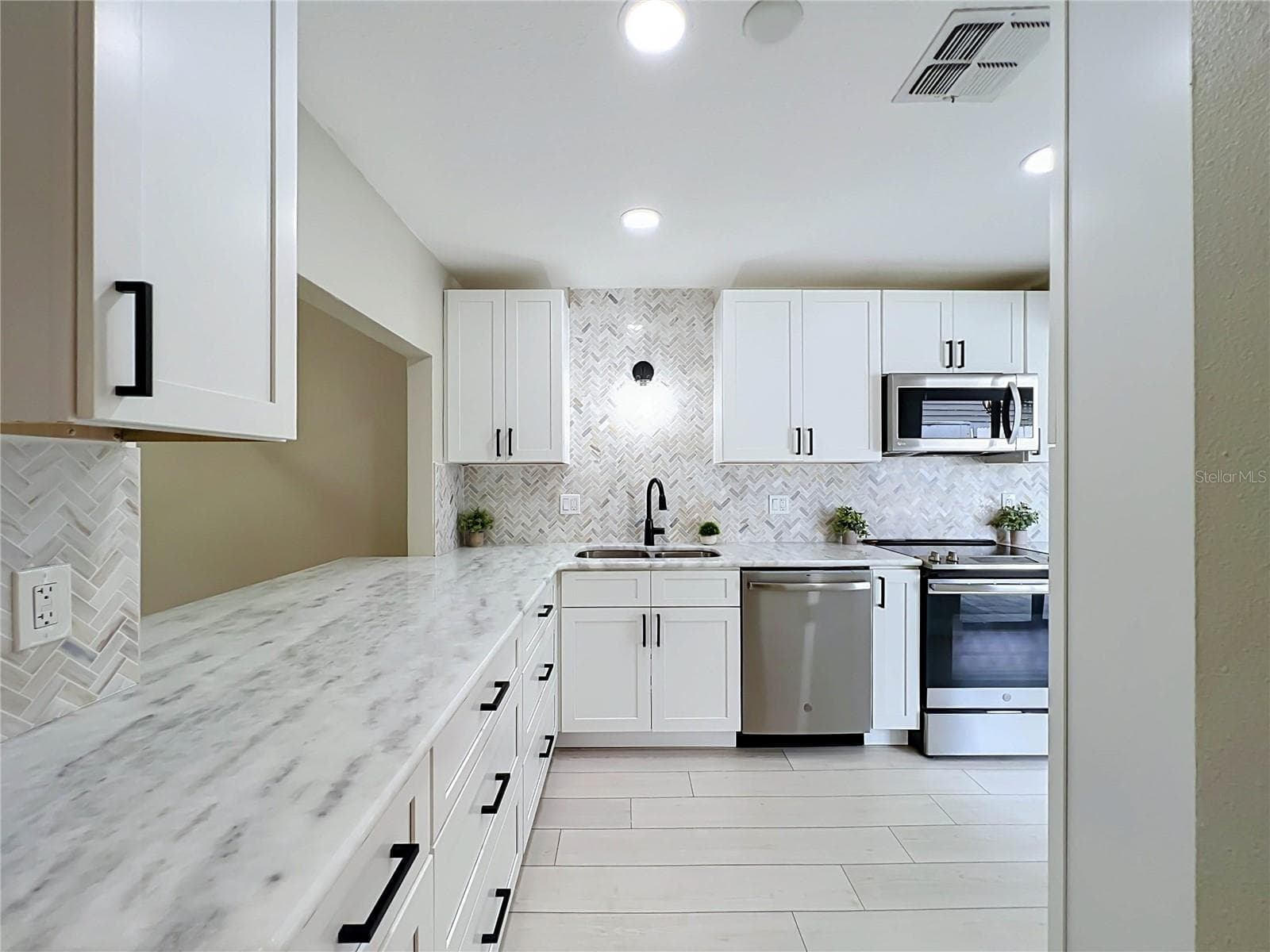 Townhouse at 1437 OAK PL #C, APOPKA, photo 9 of 50