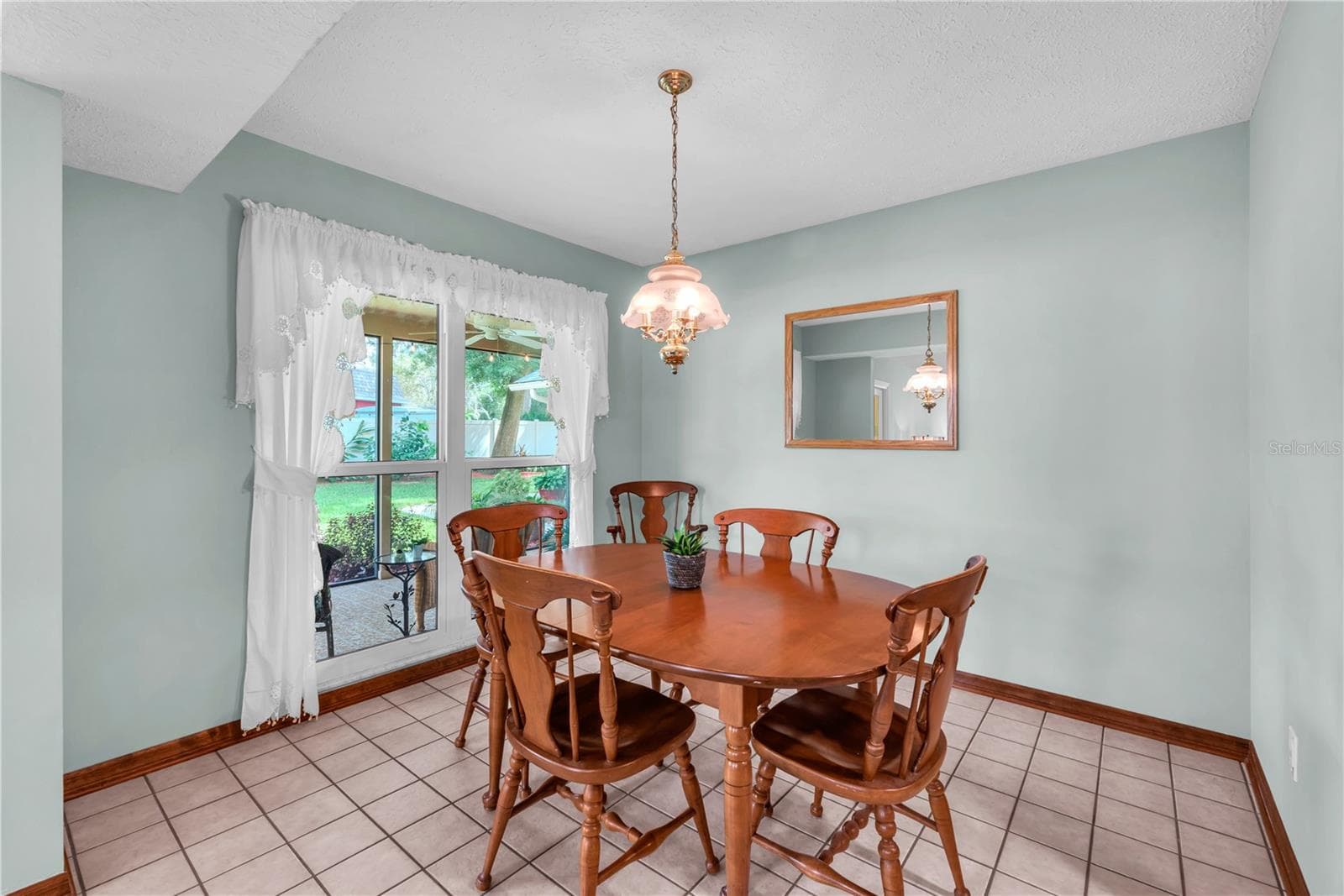 A casual dinette just off the kitchen offers a lovely view of the park-like backyard setting. - 2421 OAK LANDING DR, BRANDON