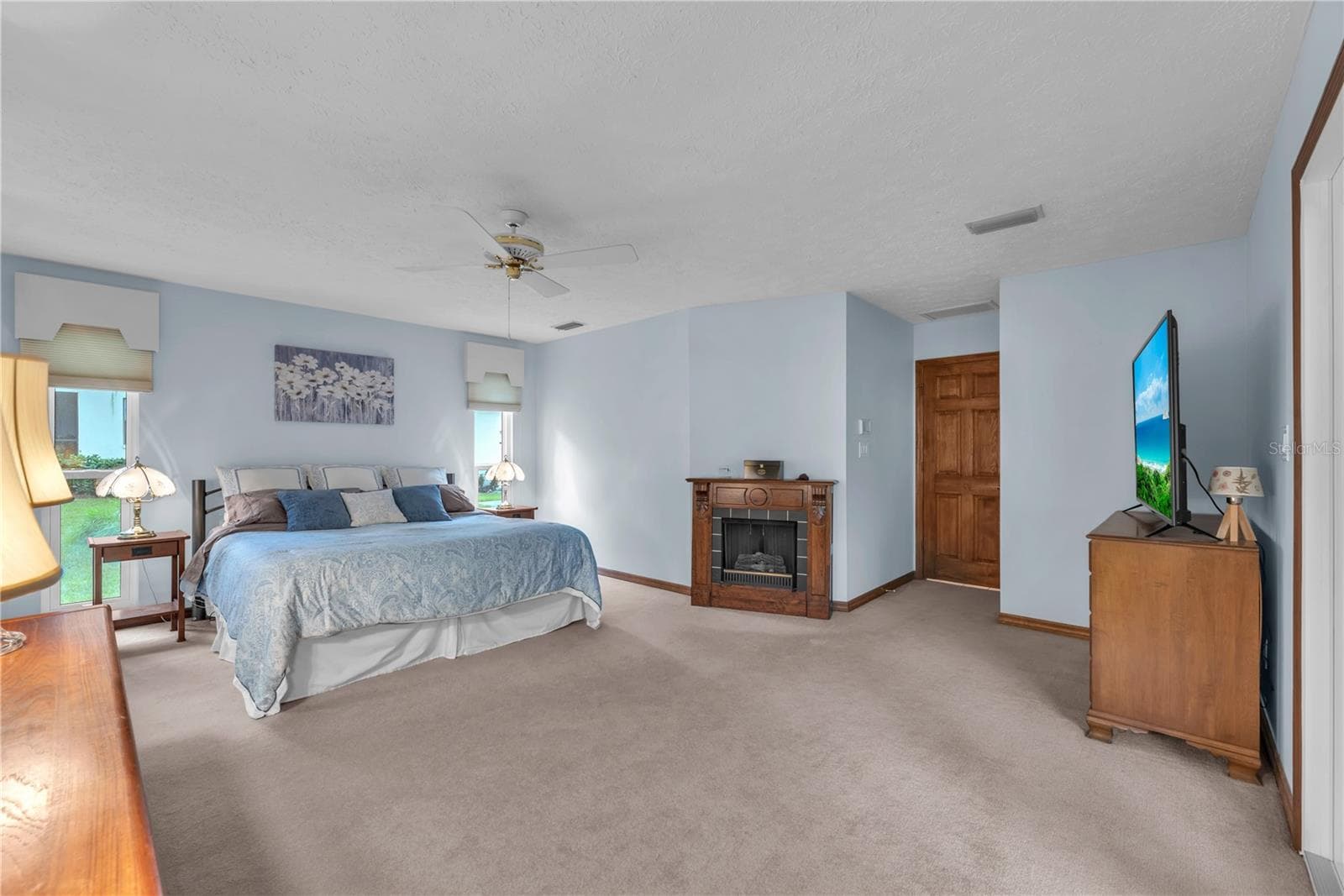 Primary bedroom has 2 walk-in closets to keep owner's organized. - 2421 OAK LANDING DR, BRANDON