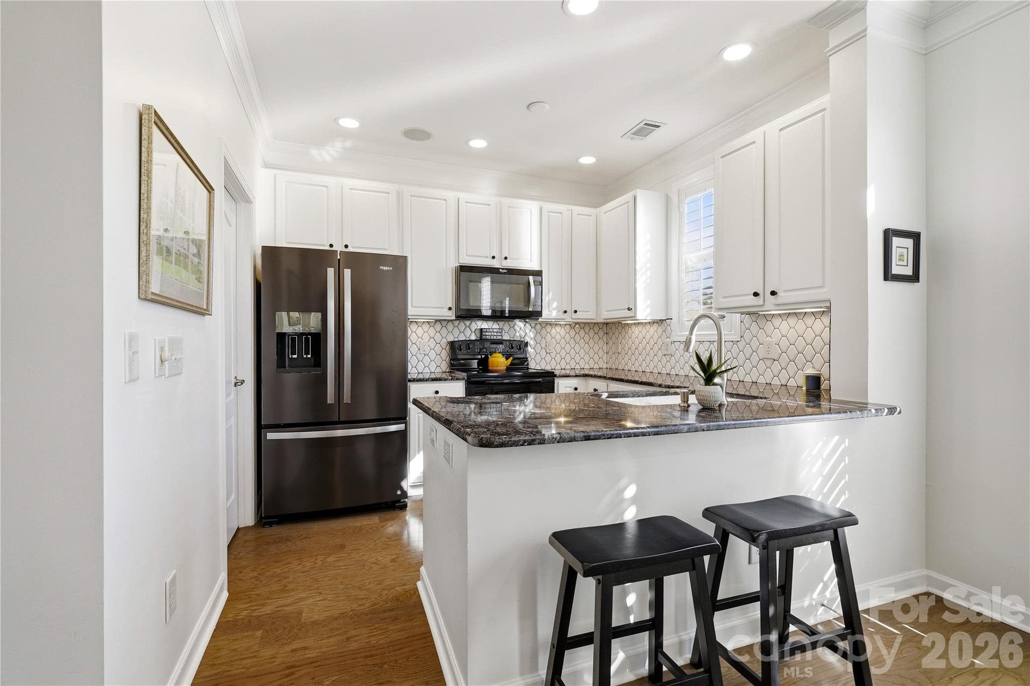 Breakfast bar with granite counters - 16918 Summers Walk Boulevard, Davidson