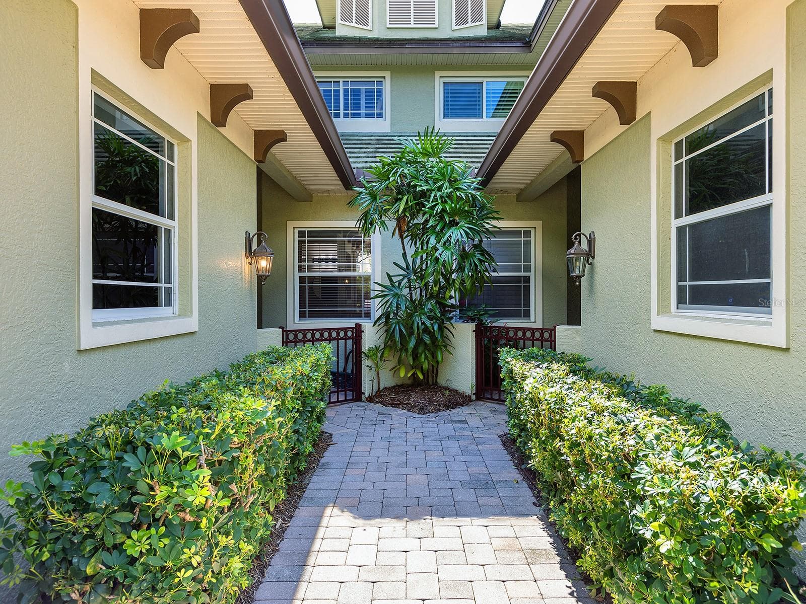 Courtyard Entryway - 6527 MOORINGS POINT CIR #101, LAKEWOOD RANCH