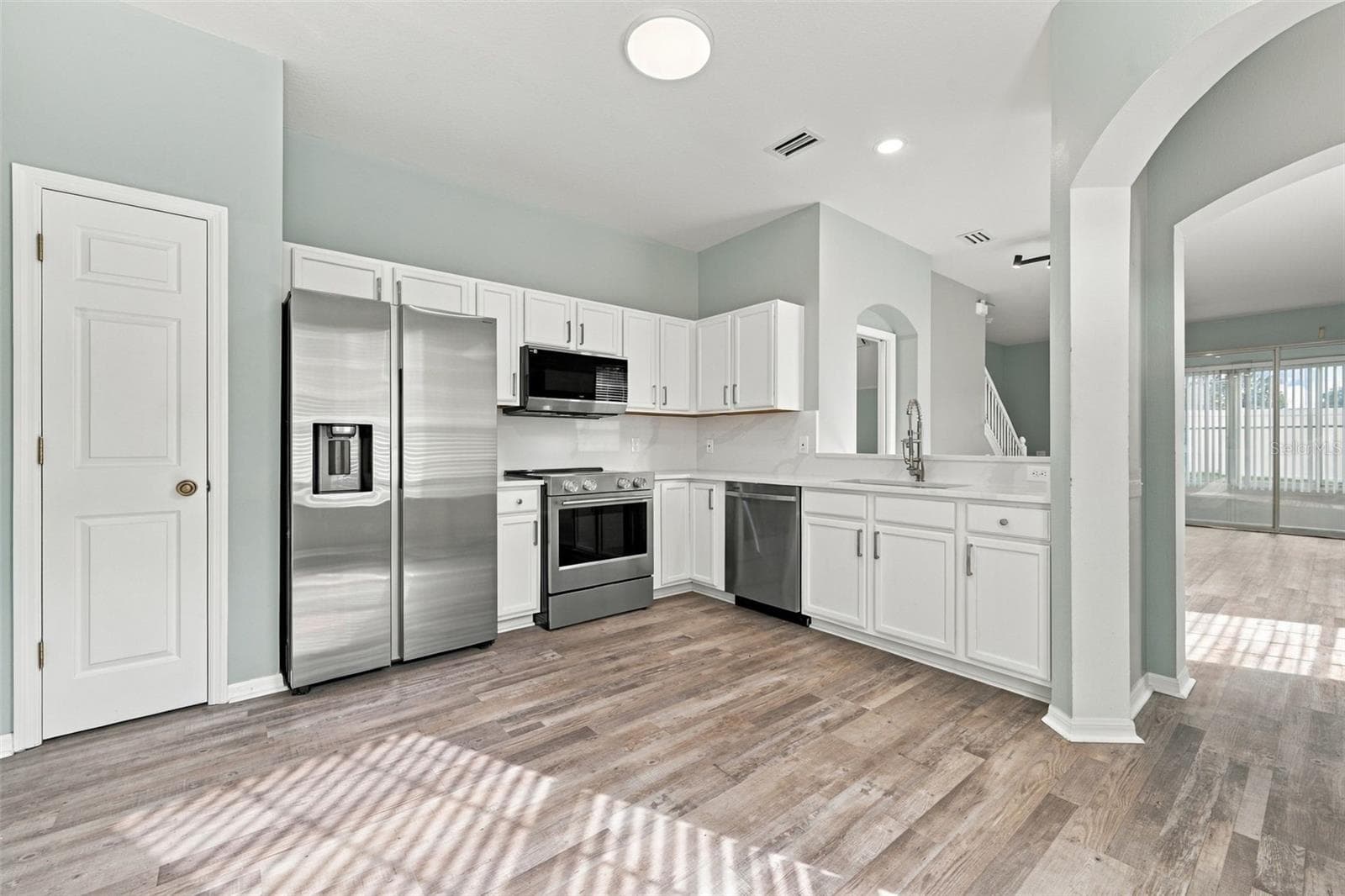 Kitchen - 2555 NEWBERN DR, CLEARWATER