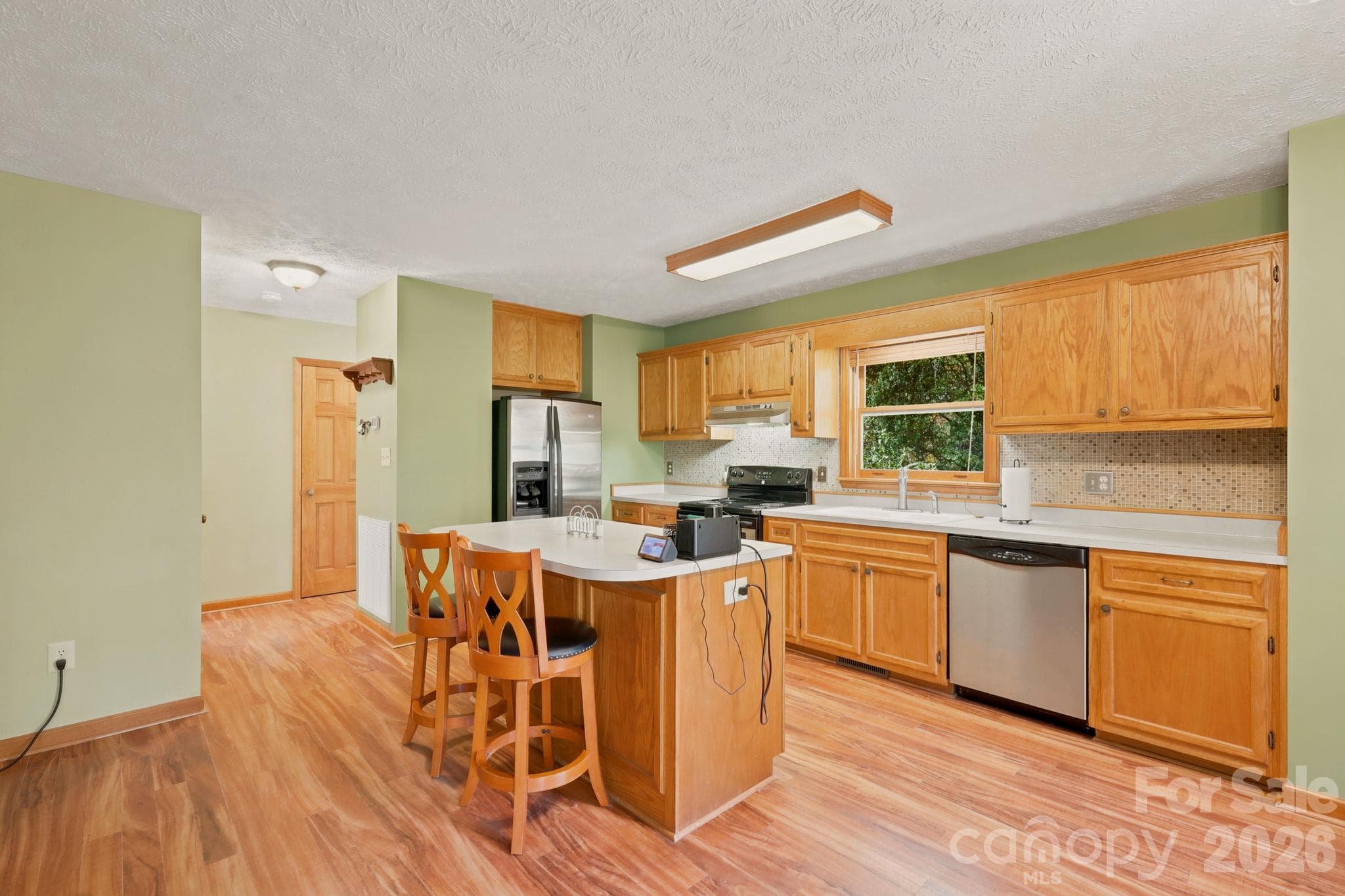 Kitchen/ Island - 610 Alpine Way, Todd
