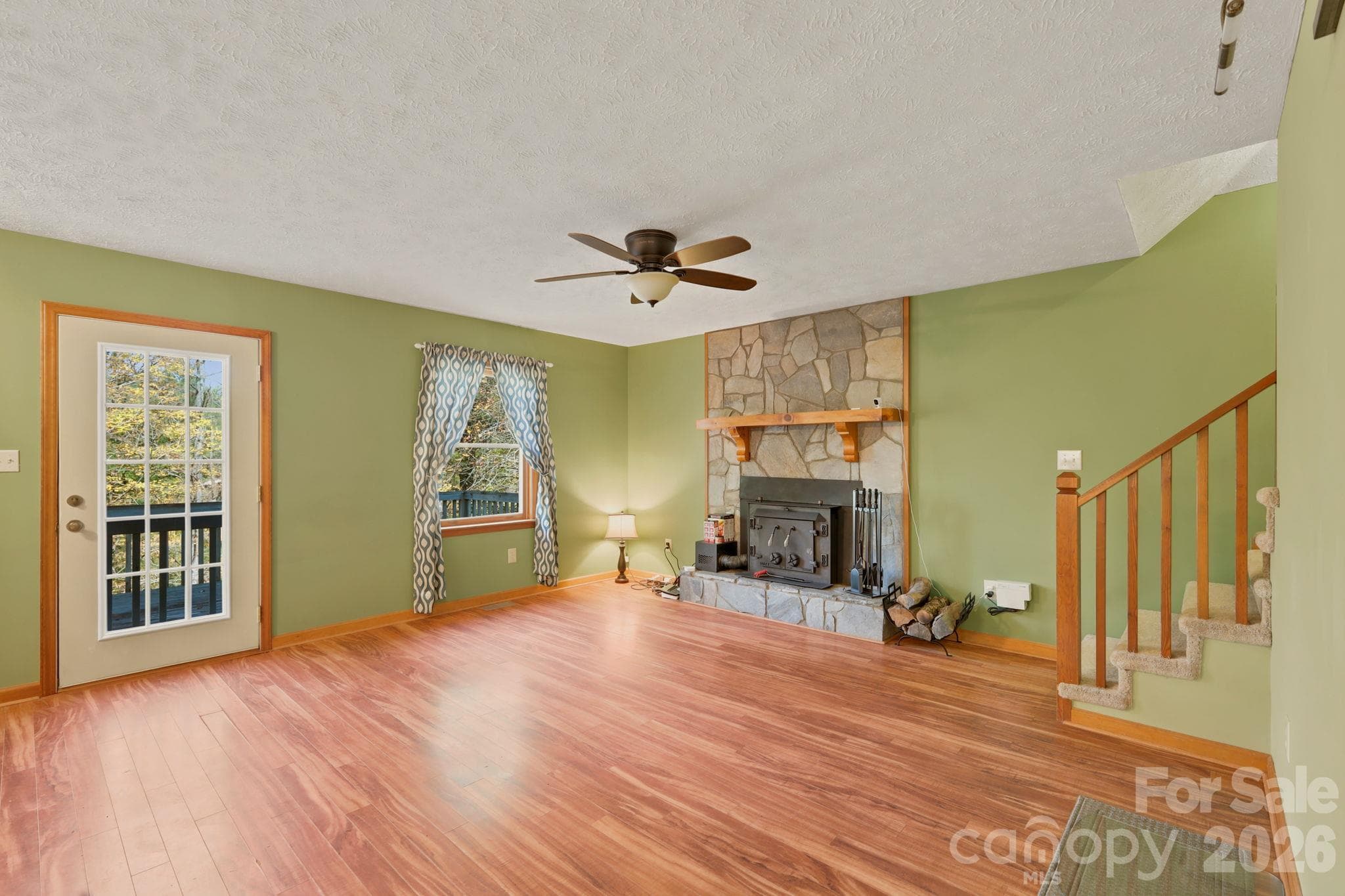 Living Room/ Fireplace - 610 Alpine Way, Todd