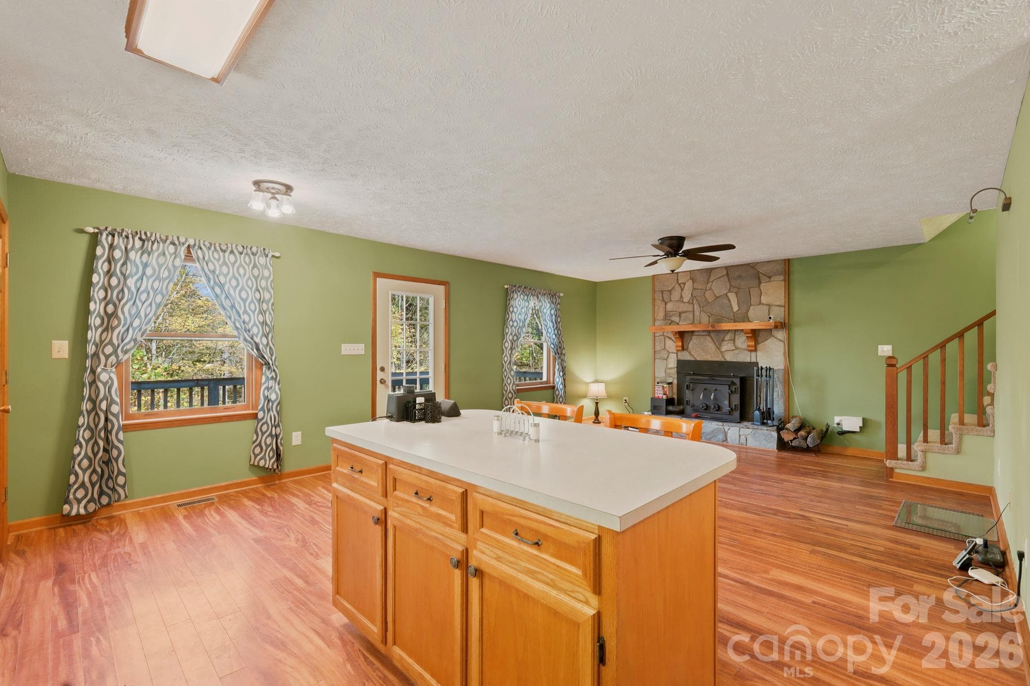 Living room - 610 Alpine Way, Todd