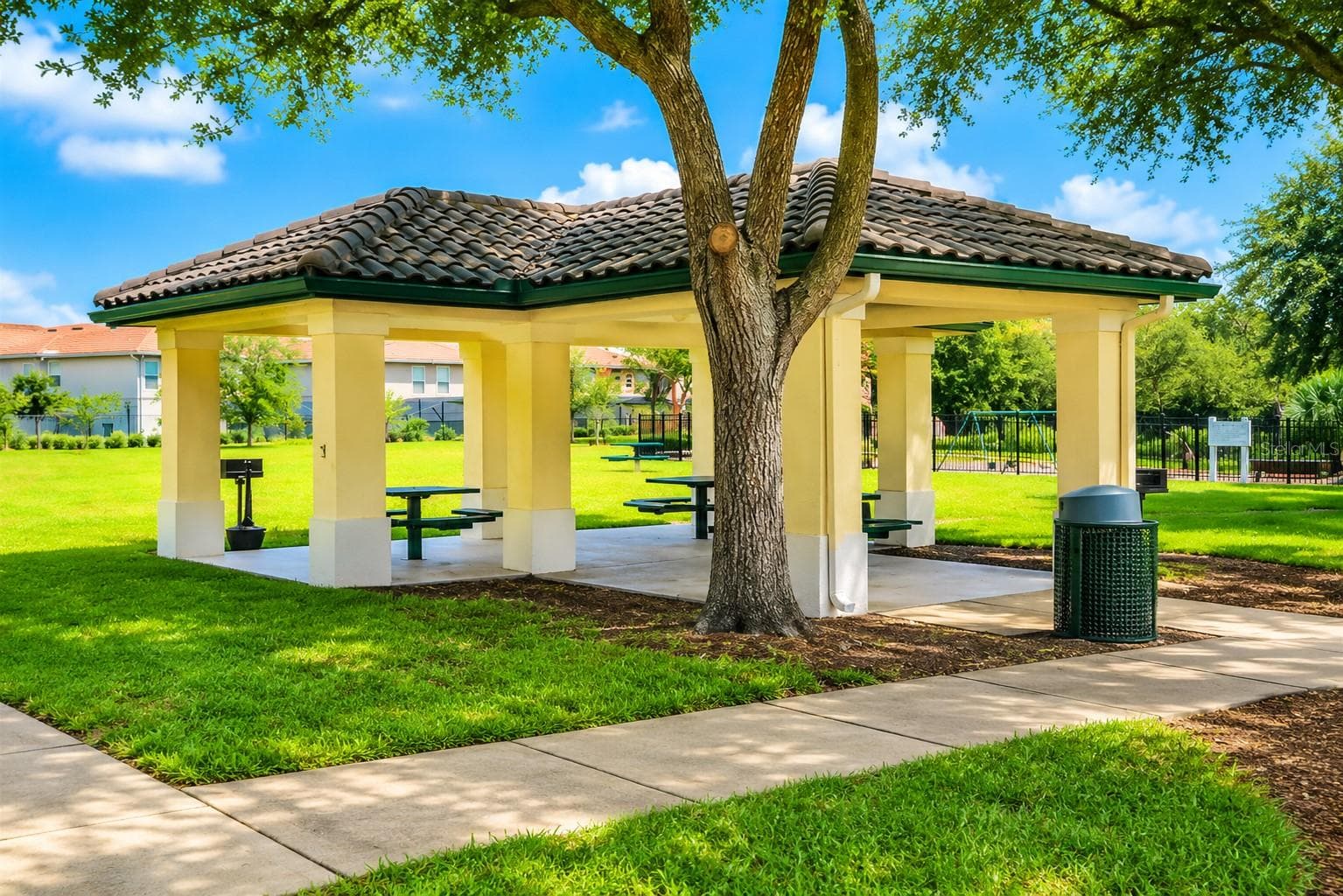 Grilling areas - 8815 DUNES CT #105, KISSIMMEE