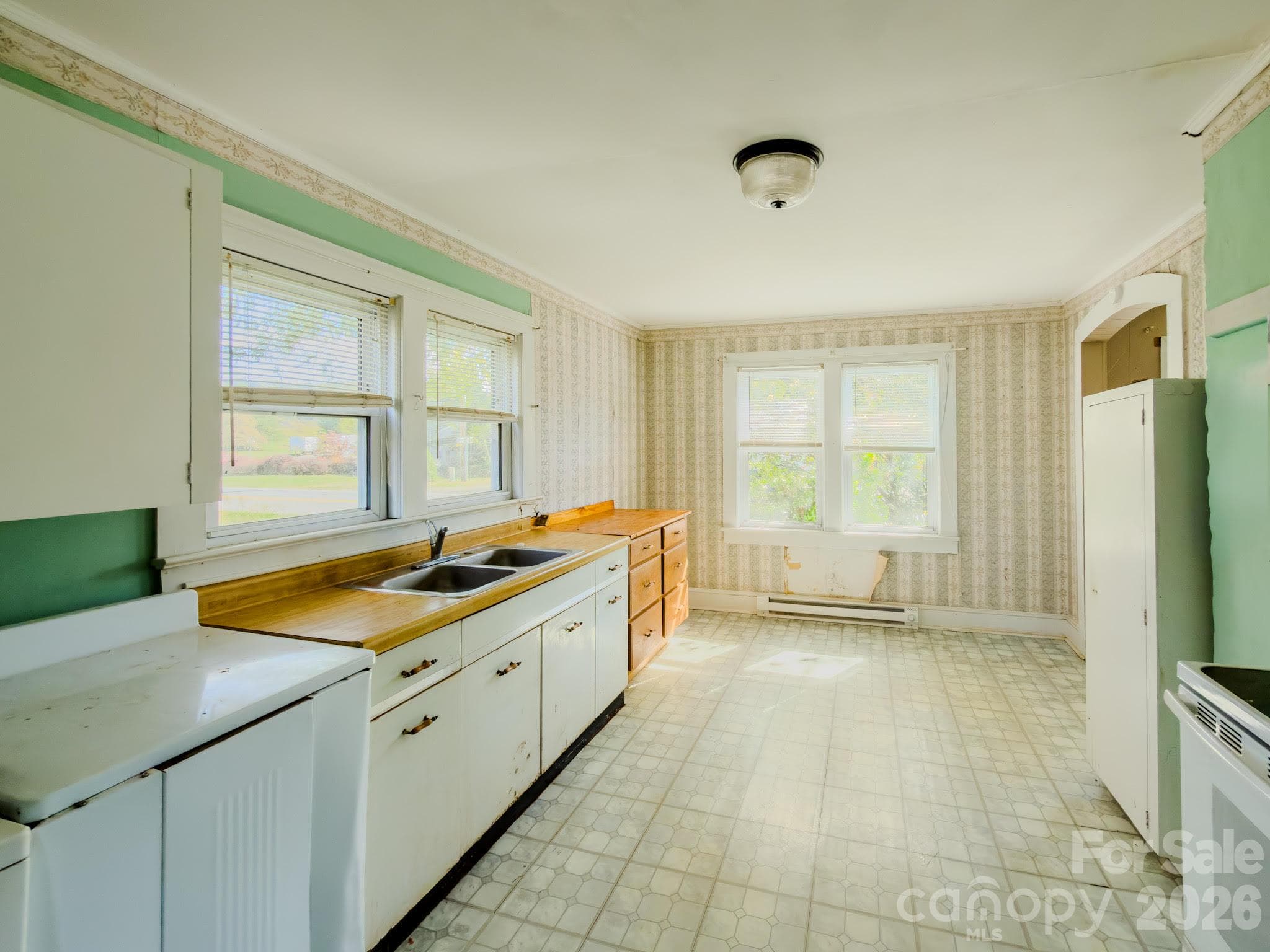 Single Family Residence at 40 Duncan Lane, Newland, photo 9 of 16