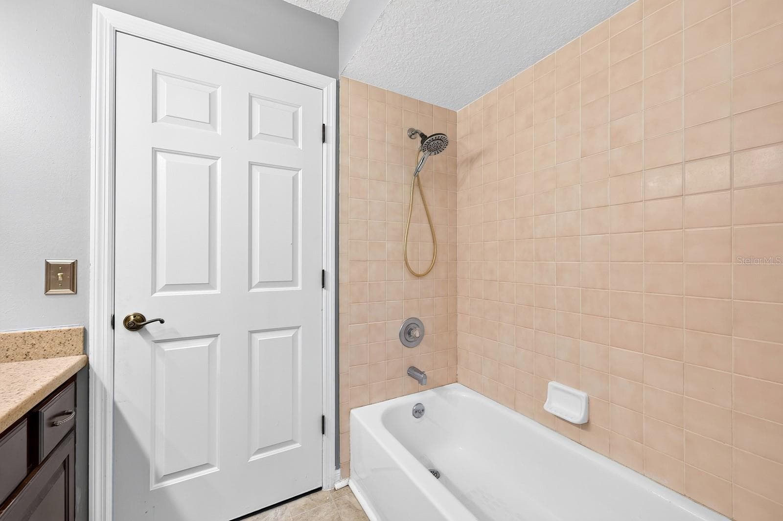 Second full/pool bath. - 32919 INDIAN WOODS DR, LEESBURG