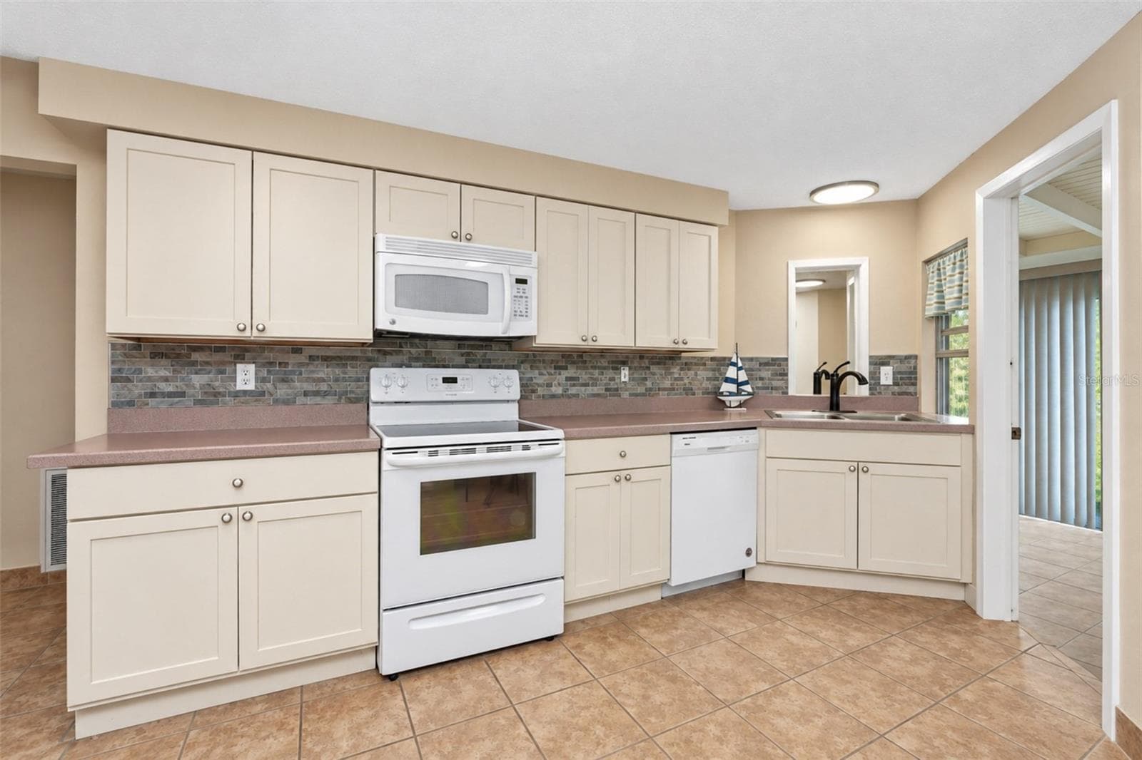 Kitchen - 21 OAKWOOD DR N #21, ENGLEWOOD
