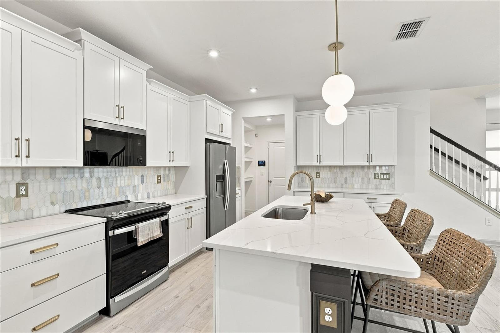Townhouse at 5608 BROOKLET WOODS DR, WESLEY CHAPEL, photo 8 of 46