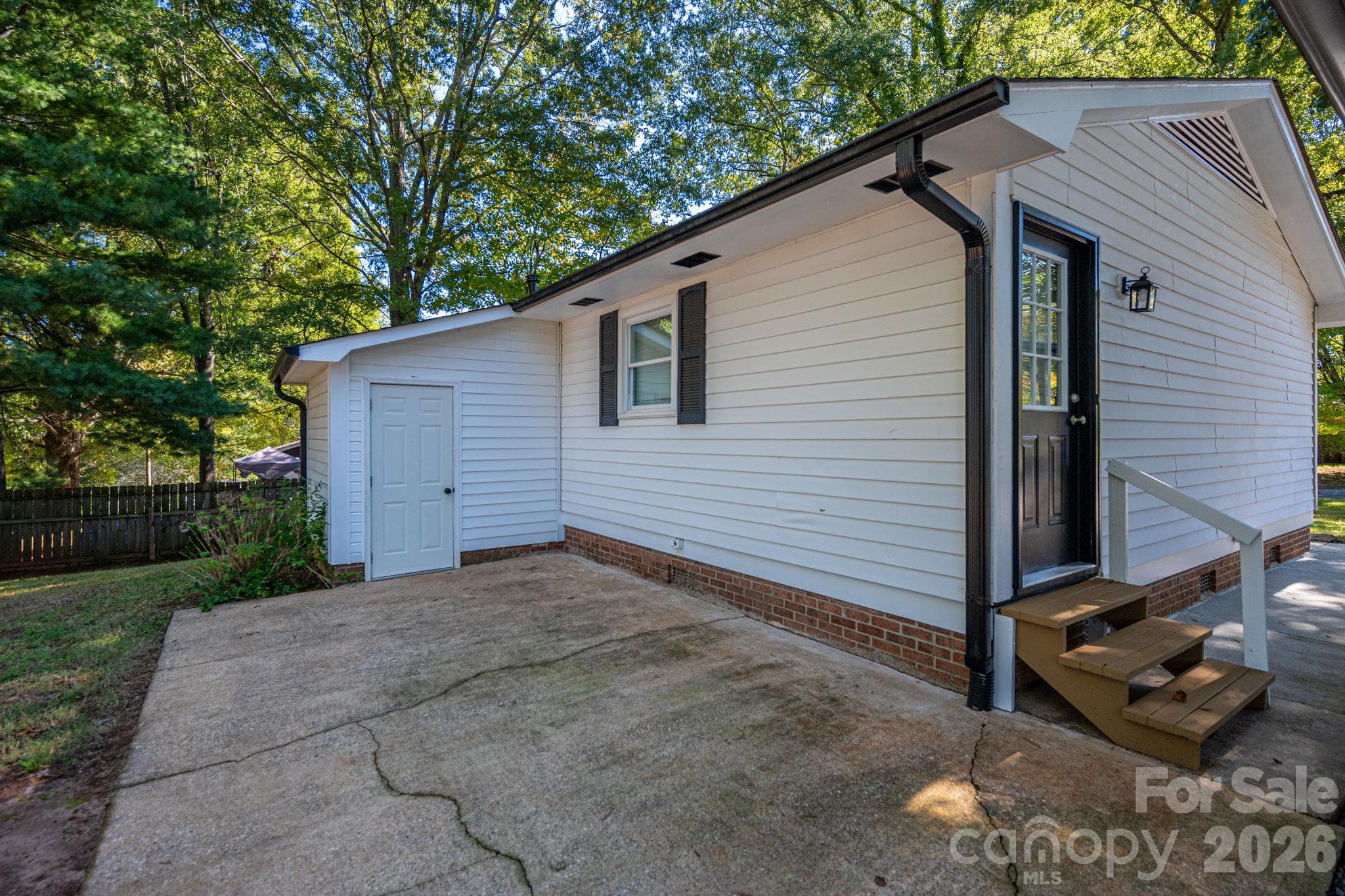 Single Family Residence at 413 E Klutz Street, Maiden, photo 34 of 38