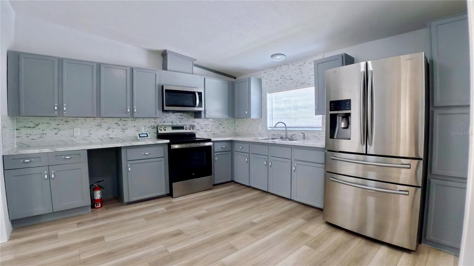 Manufactured Home at 7412 52ND AVE S, TAMPA, photo 6 of 27
