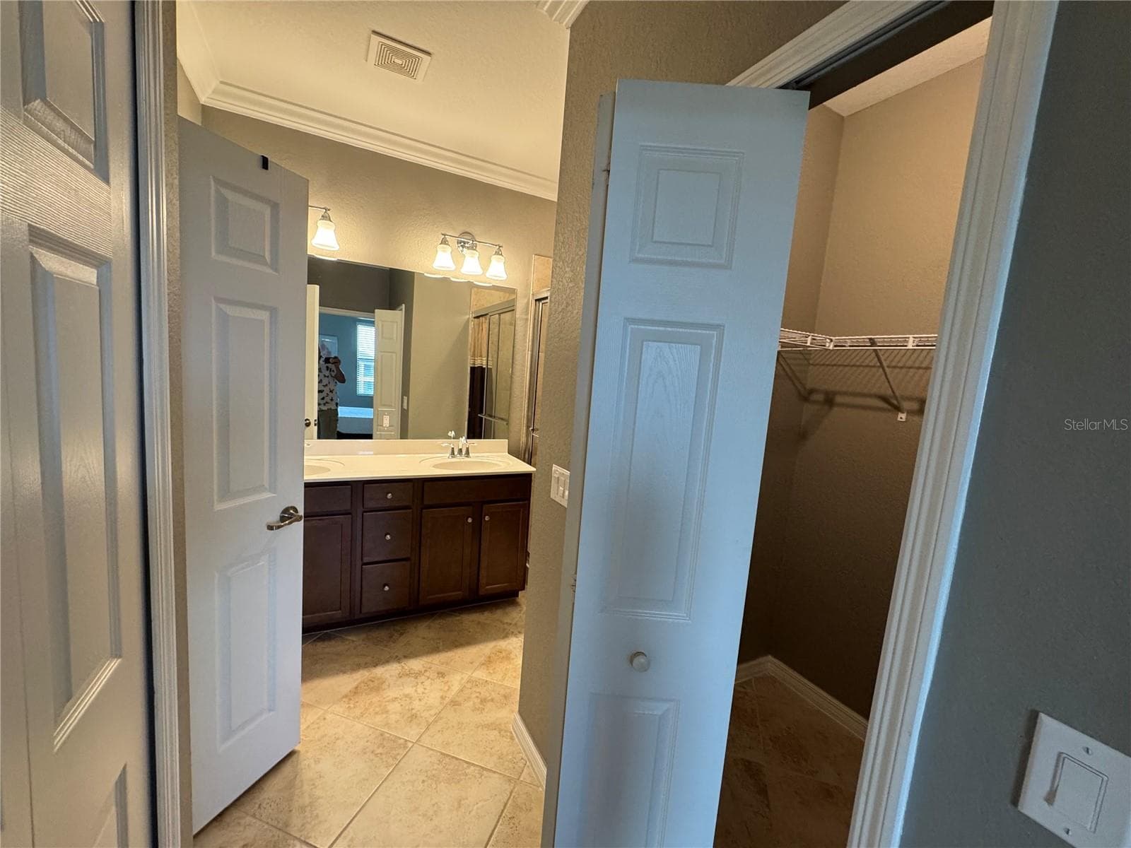 Townhouse at 20448 LAGENTE CIR, VENICE, photo 18 of 47