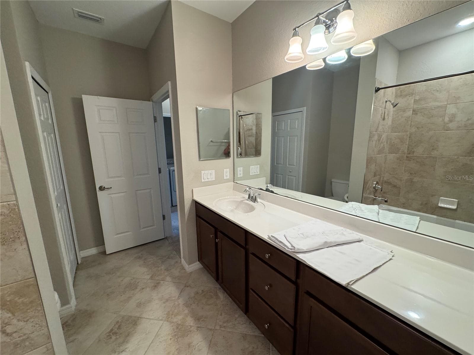 Townhouse at 20448 LAGENTE CIR, VENICE, photo 25 of 47