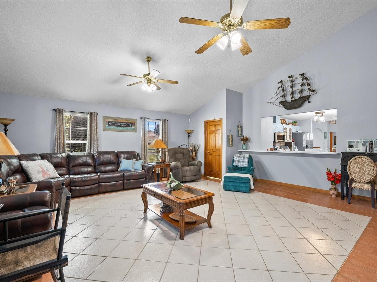 family room - 9073 MADRID RD, WEEKI WACHEE