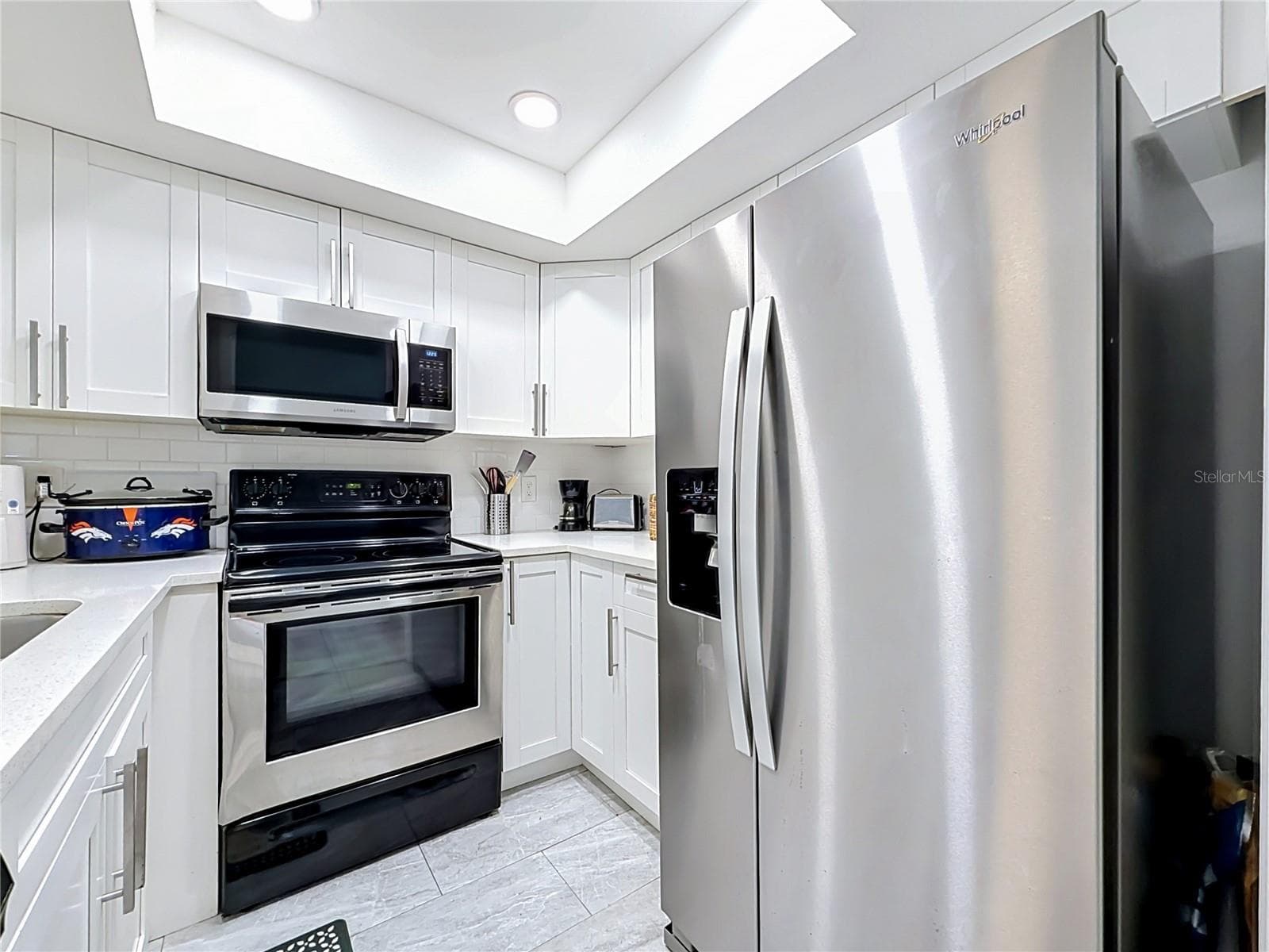 Kitchen from hallway - 4405 W FAIR OAKS AVE #19, TAMPA