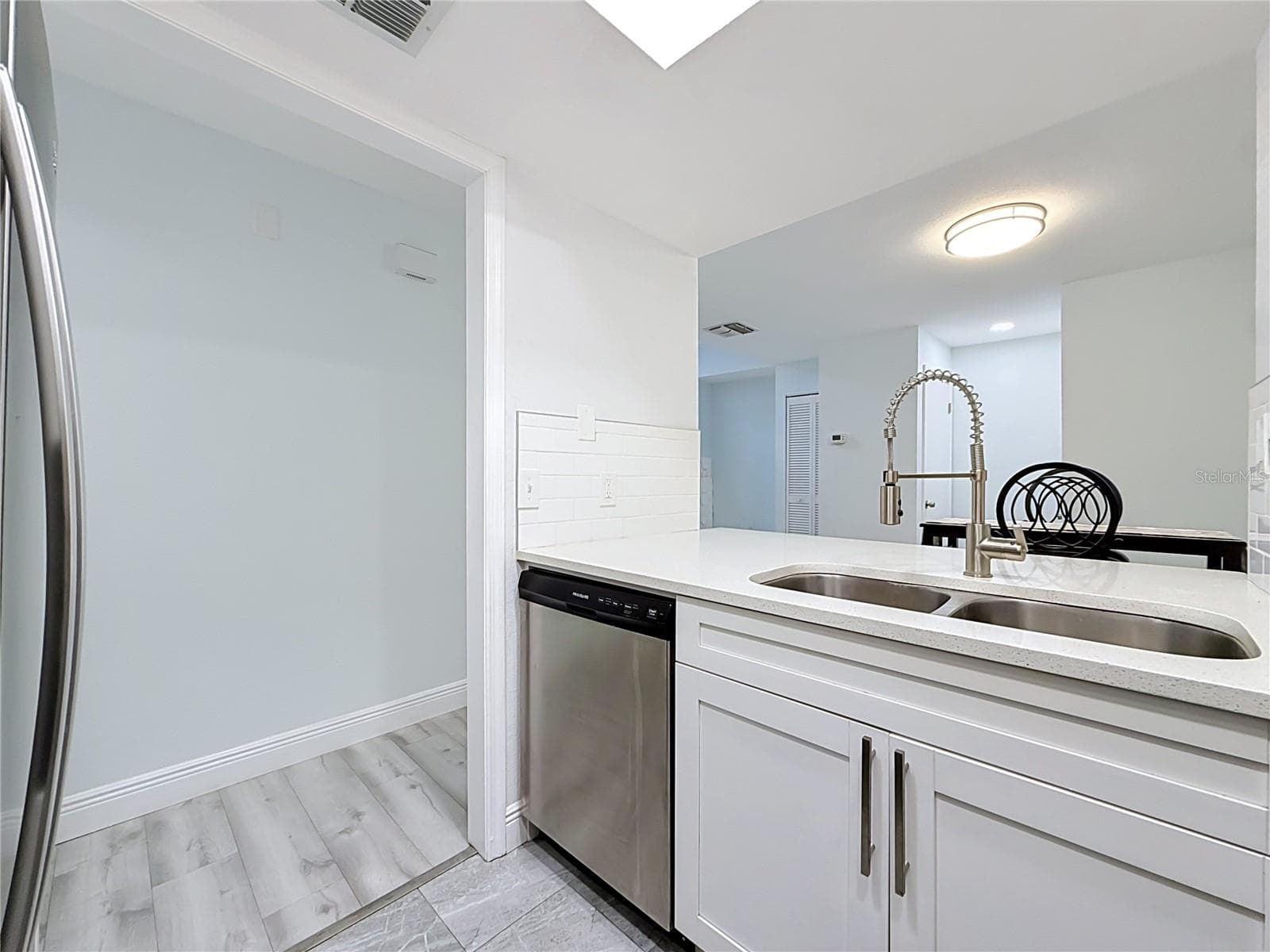 Kitchen into hallway - 4405 W FAIR OAKS AVE #19, TAMPA
