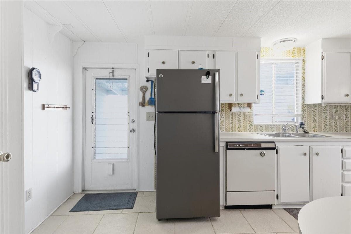 Manufactured Home at 26 N ESPLANADE ST, ENGLEWOOD, photo 6 of 26