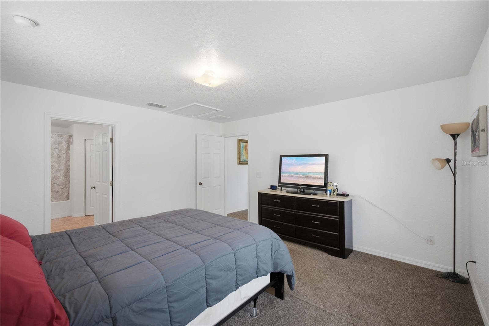 Single Family Residence at 8 OAK RUN CT, OCALA, photo 11 of 26
