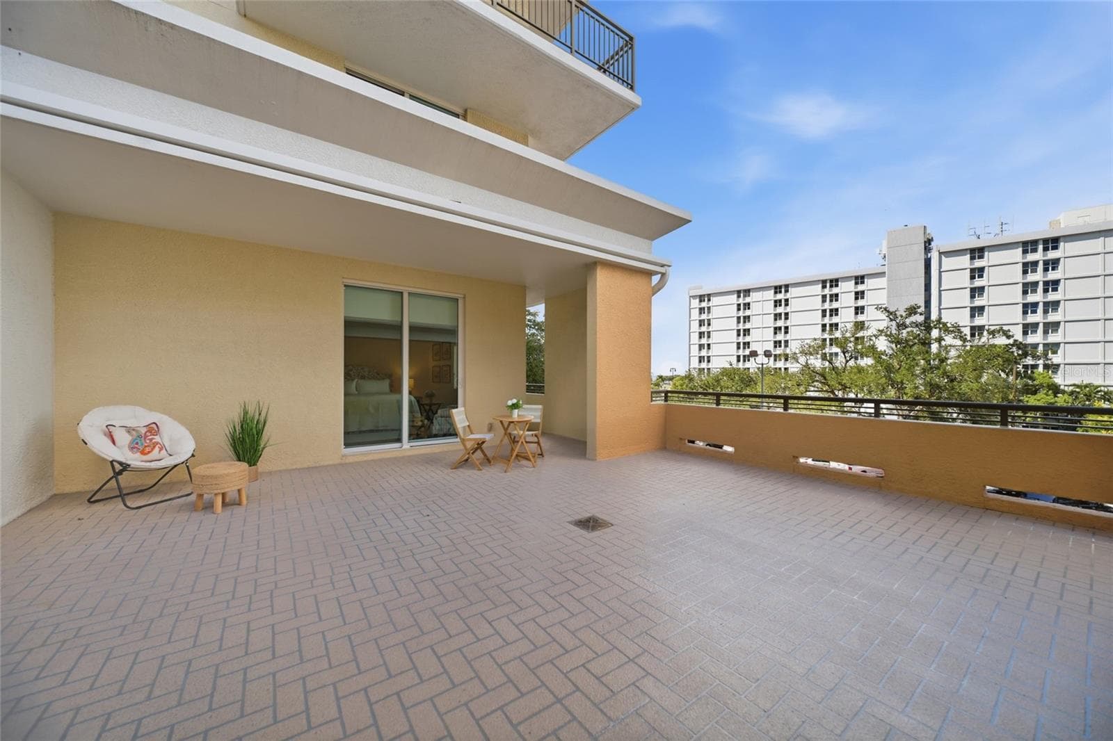 20 x 30' terrace - 800 N TAMIAMI TRL #201, SARASOTA