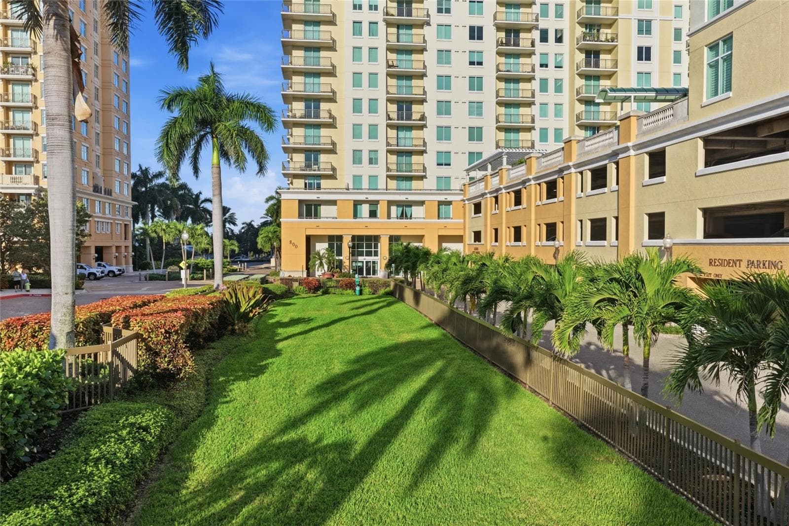 35,000 SF dog park - 800 N TAMIAMI TRL #201, SARASOTA