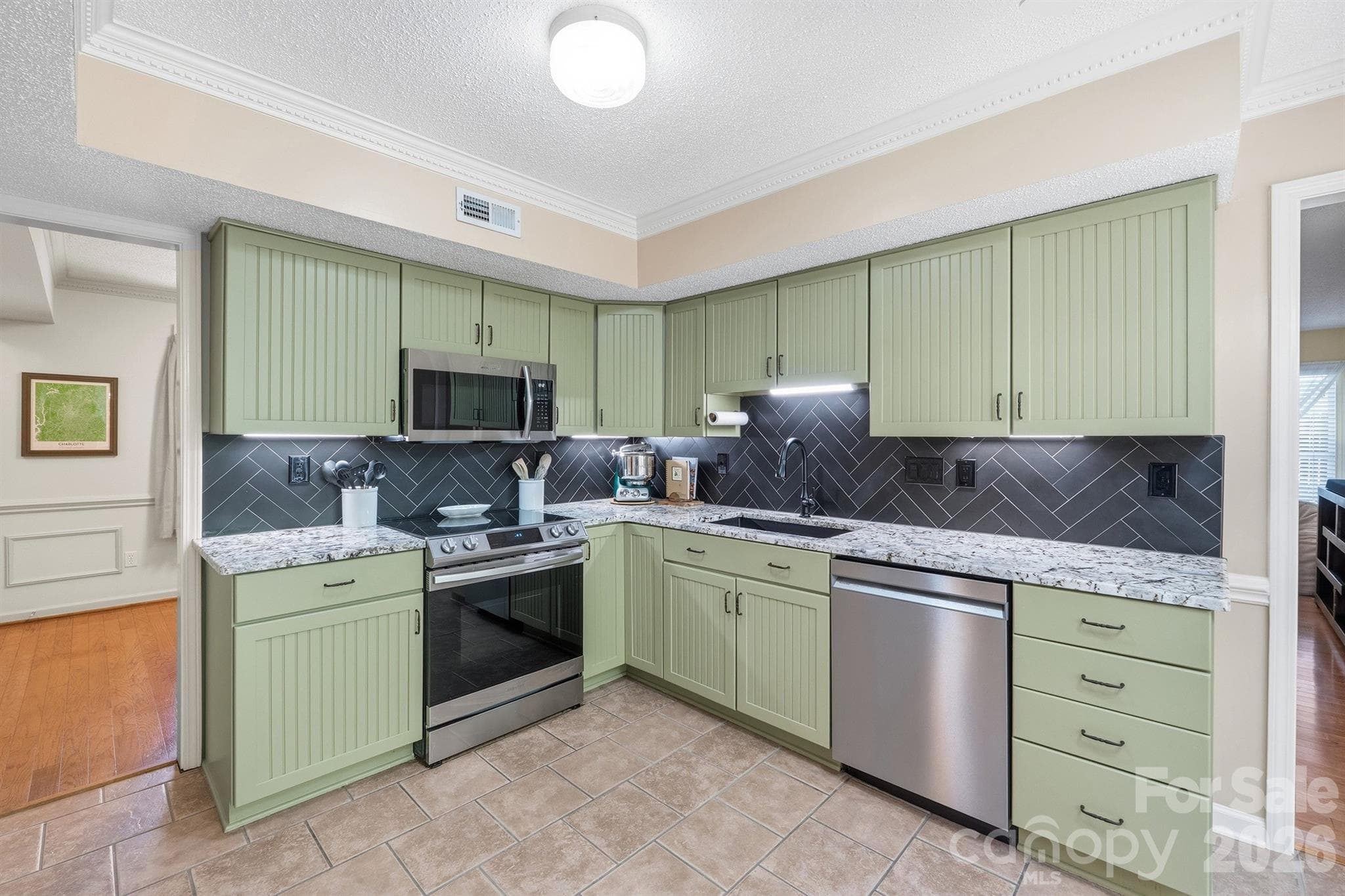 Single Family Residence at 6421 Whitewater Drive, Charlotte, photo 9 of 28