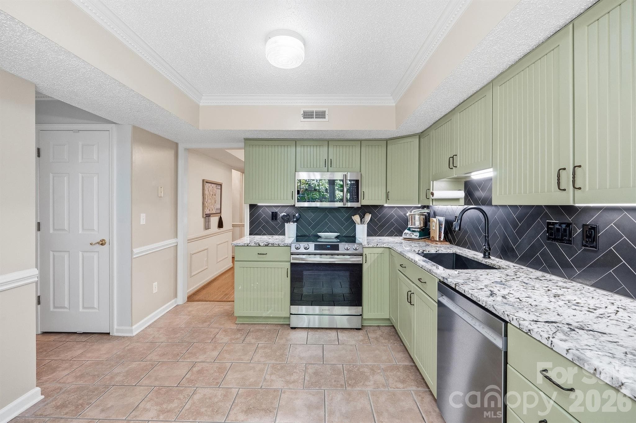 Single Family Residence at 6421 Whitewater Drive, Charlotte, photo 11 of 28