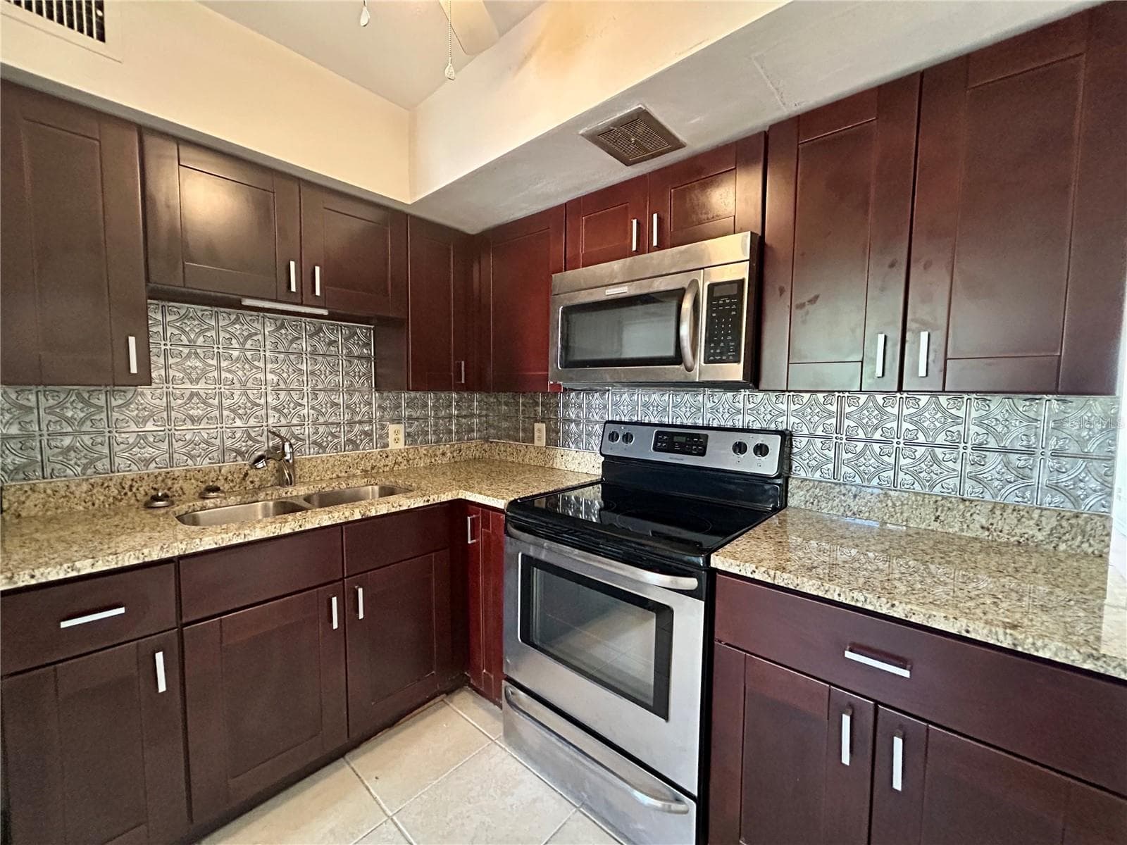 Condominium at 2454 AUSTRALIA WAY E #38, CLEARWATER, photo 8 of 44