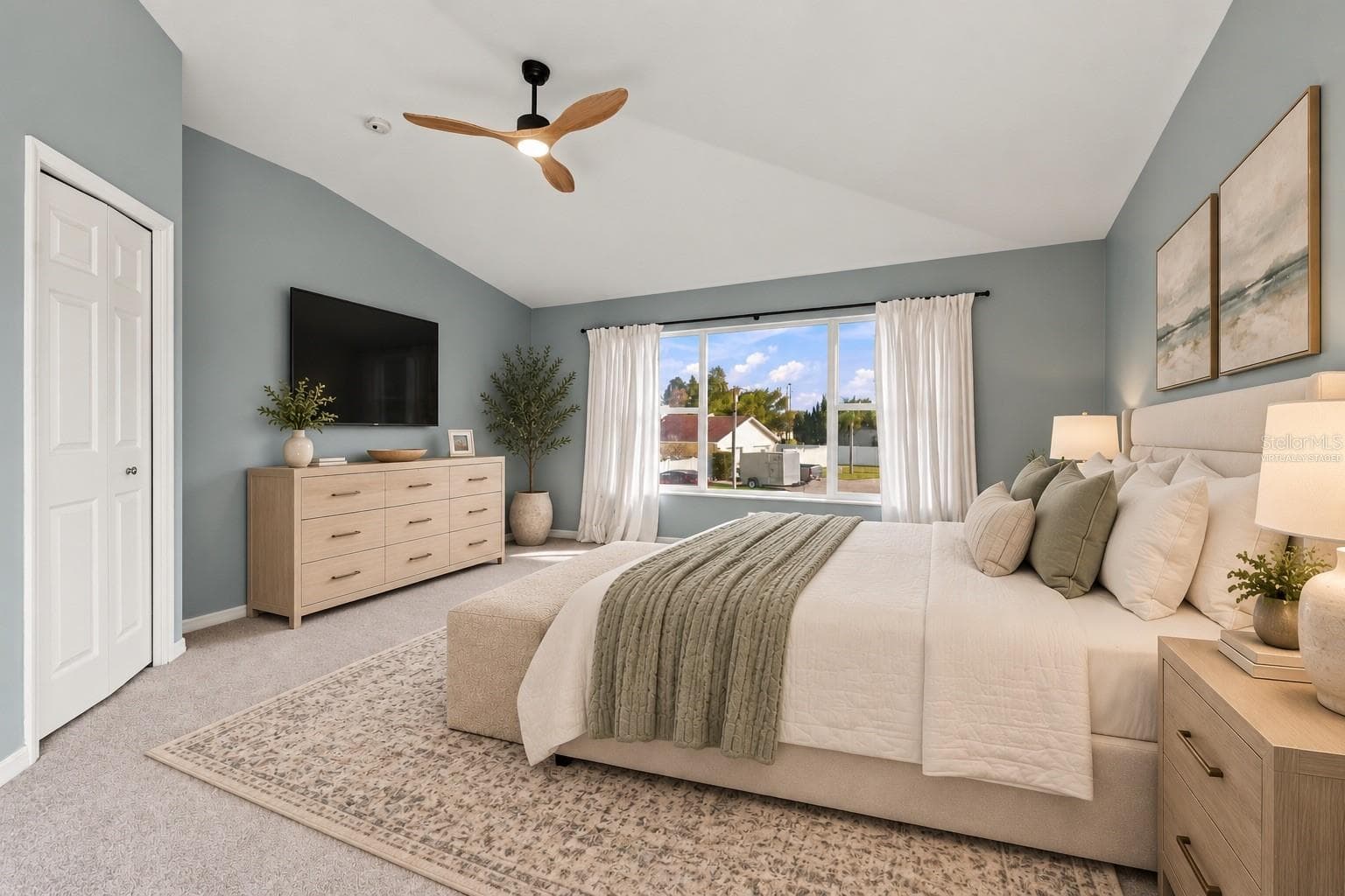 Virtually staged - primary bedroom - 2555 NEWBERN DR, CLEARWATER