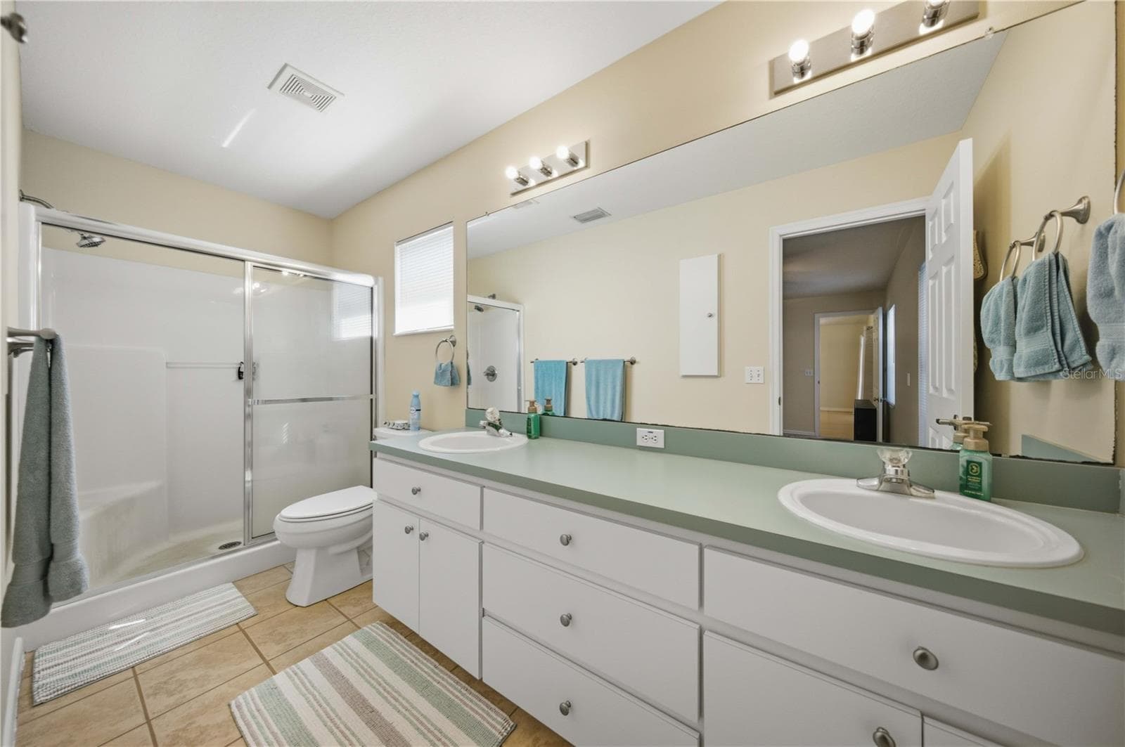 Single Family Residence at 638 W BARRYMORE DR, BEVERLY HILLS, photo 11 of 19