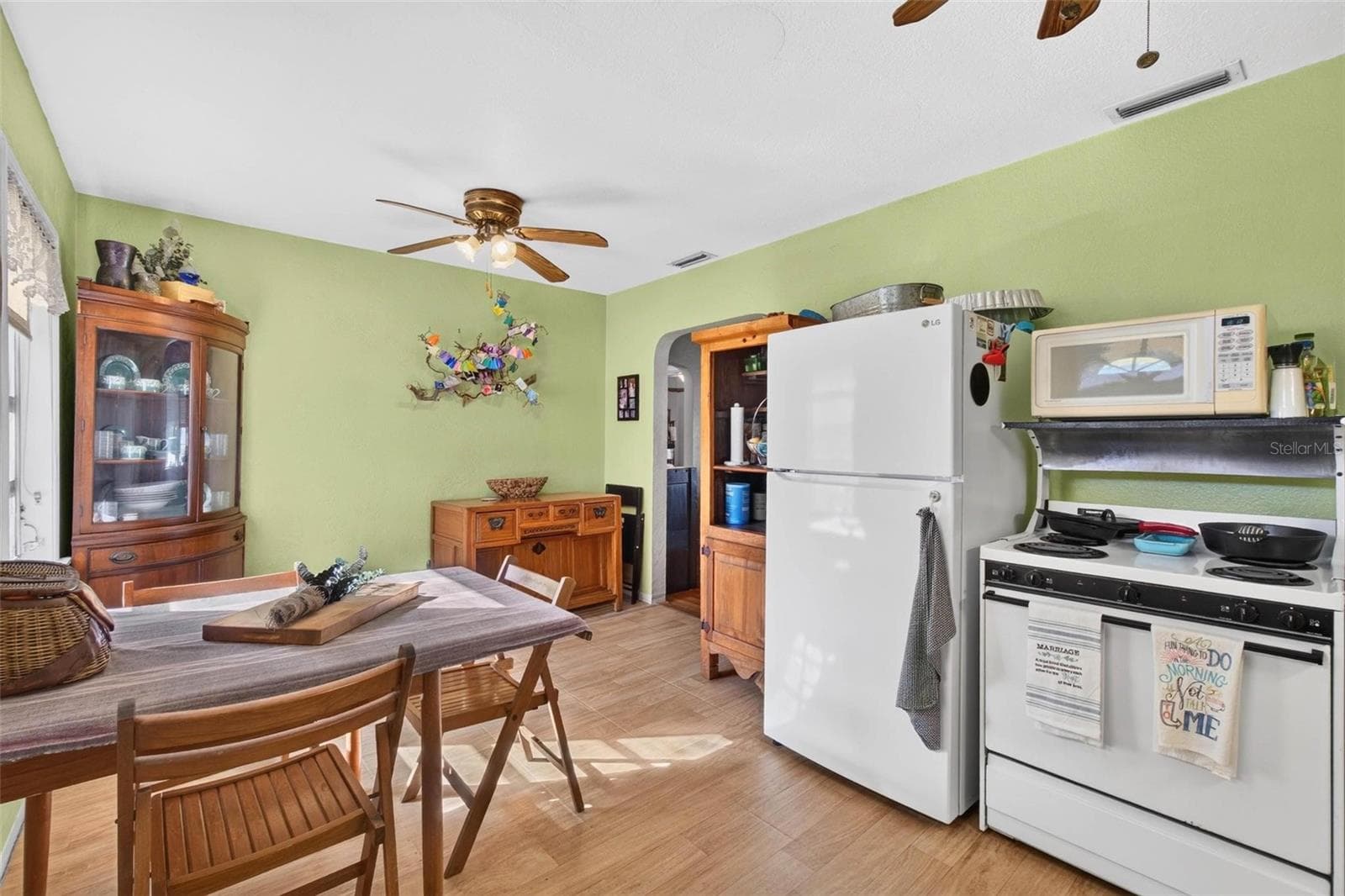 Single Family Residence at 3641 QUEEN ST N, ST PETERSBURG, photo 8 of 23