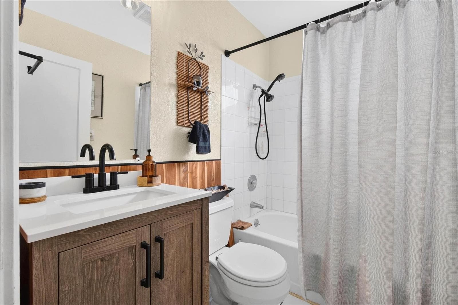 Single Family Residence at 3641 QUEEN ST N, ST PETERSBURG, photo 14 of 23