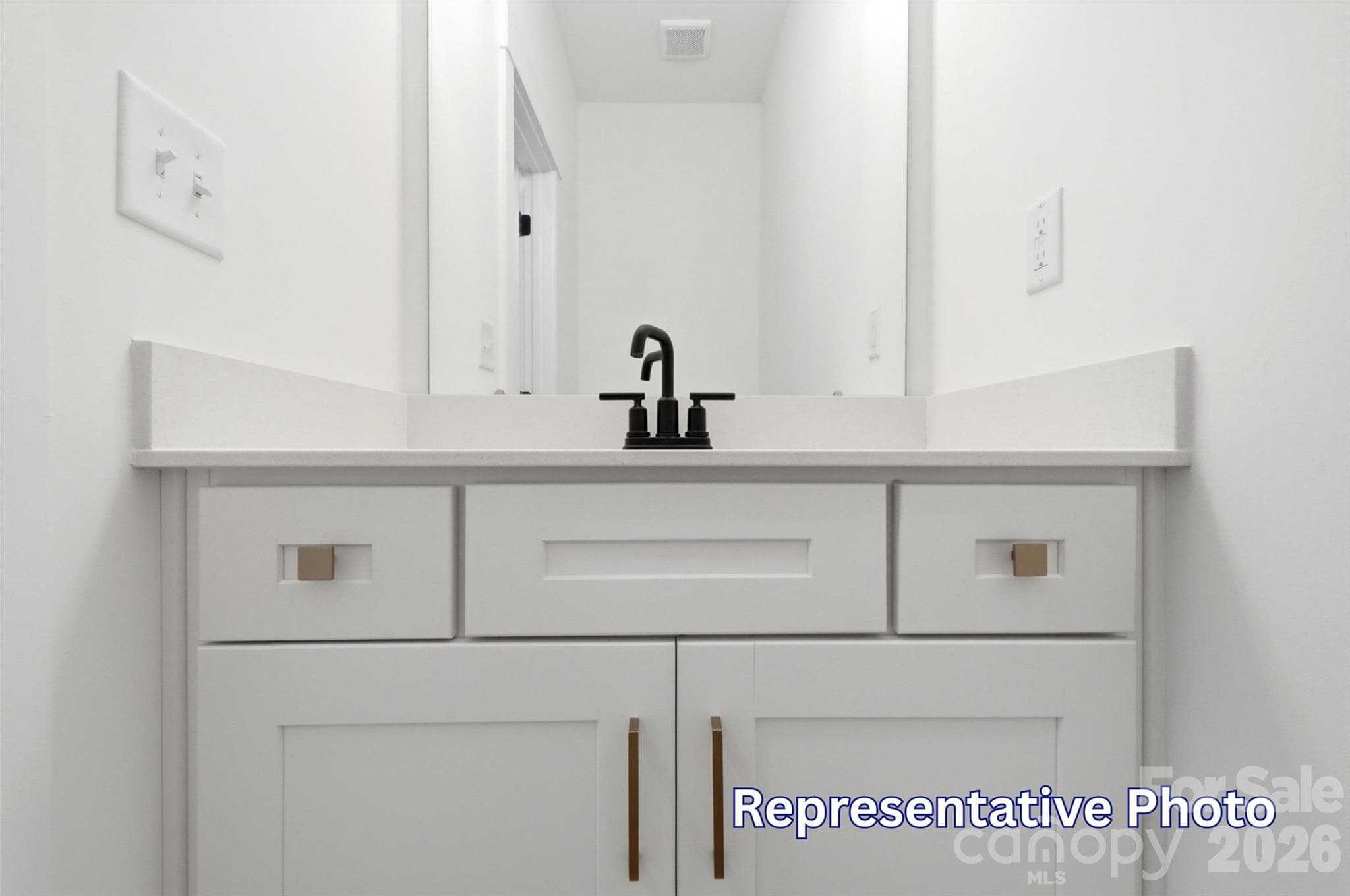 Upper-level bath - 4500 Blue Mound Court, Stanley