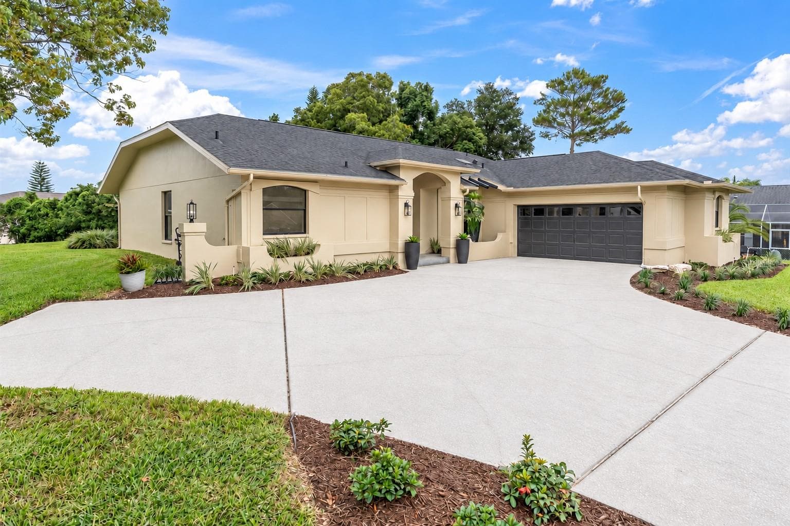 8721 LATHAM LN