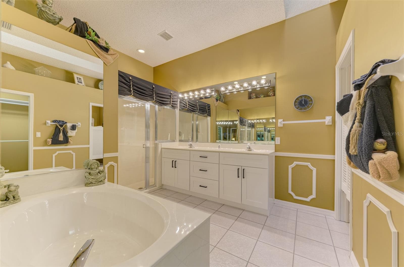 Master Bath - 748 CONNEMARA CT, VENICE