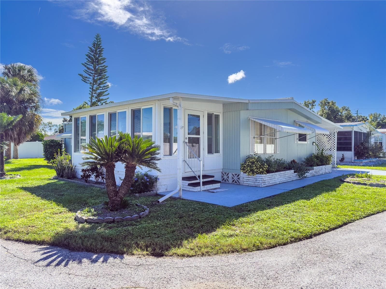 Side View - 808 53RD AVE E #223, BRADENTON