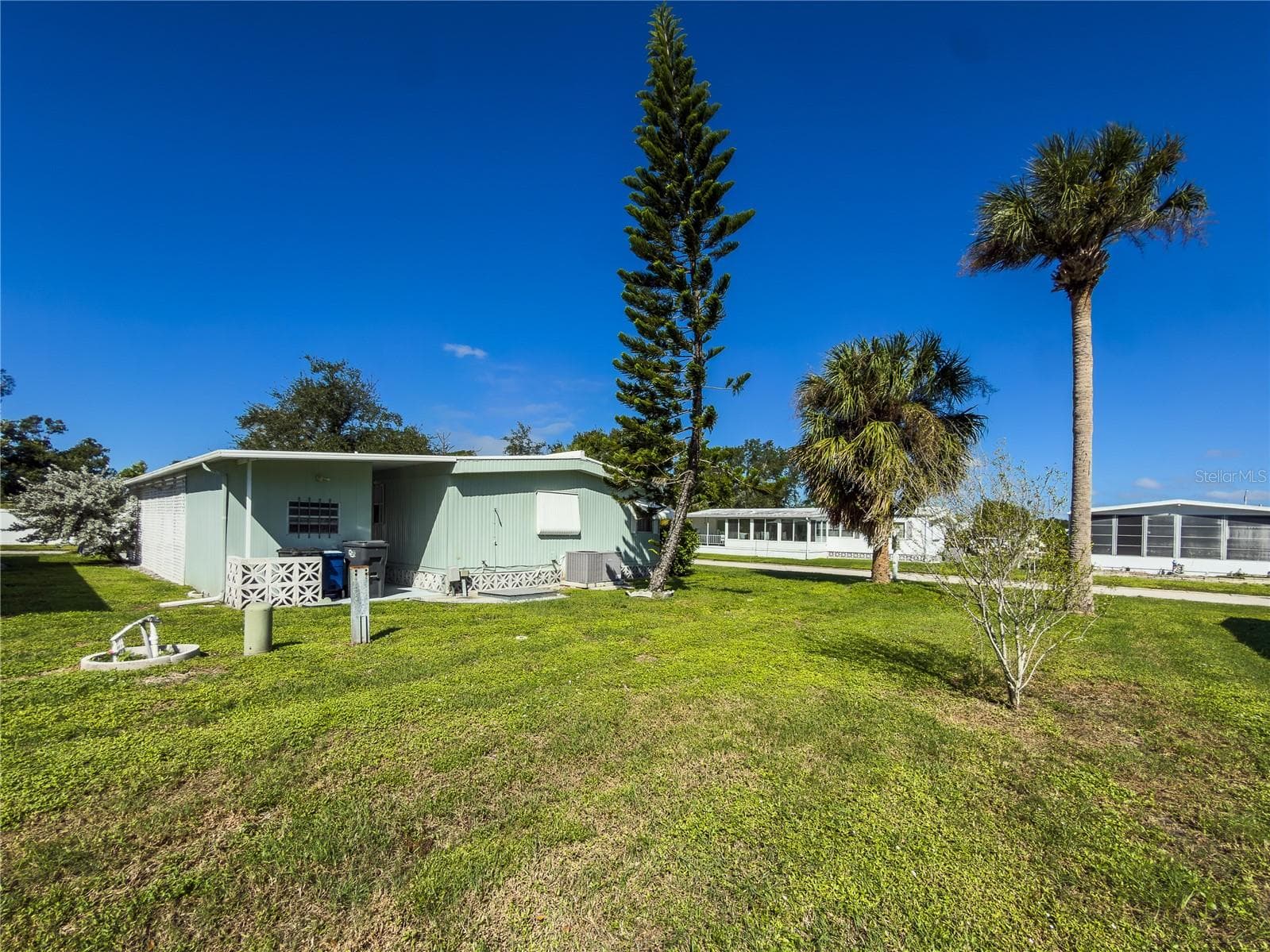 Back Yard - 808 53RD AVE E #223, BRADENTON