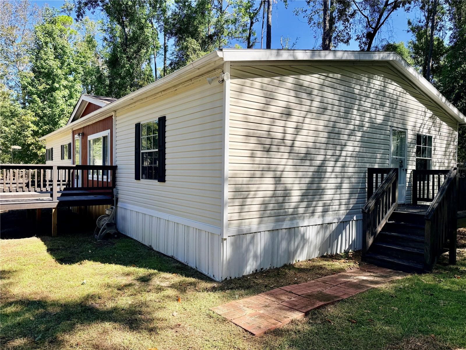 Manufactured Home at 664 SW KENTUCKY ST, FORT WHITE, photo 4 of 40