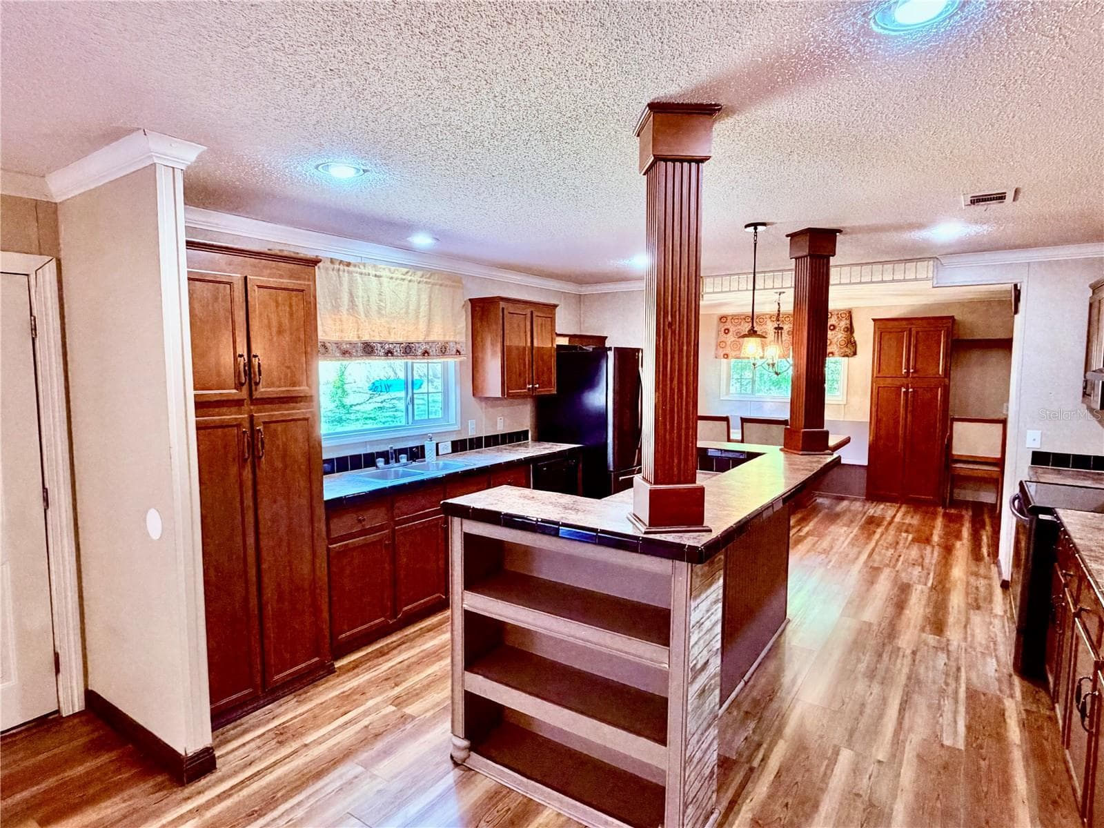 Manufactured Home at 664 SW KENTUCKY ST, FORT WHITE, photo 5 of 40