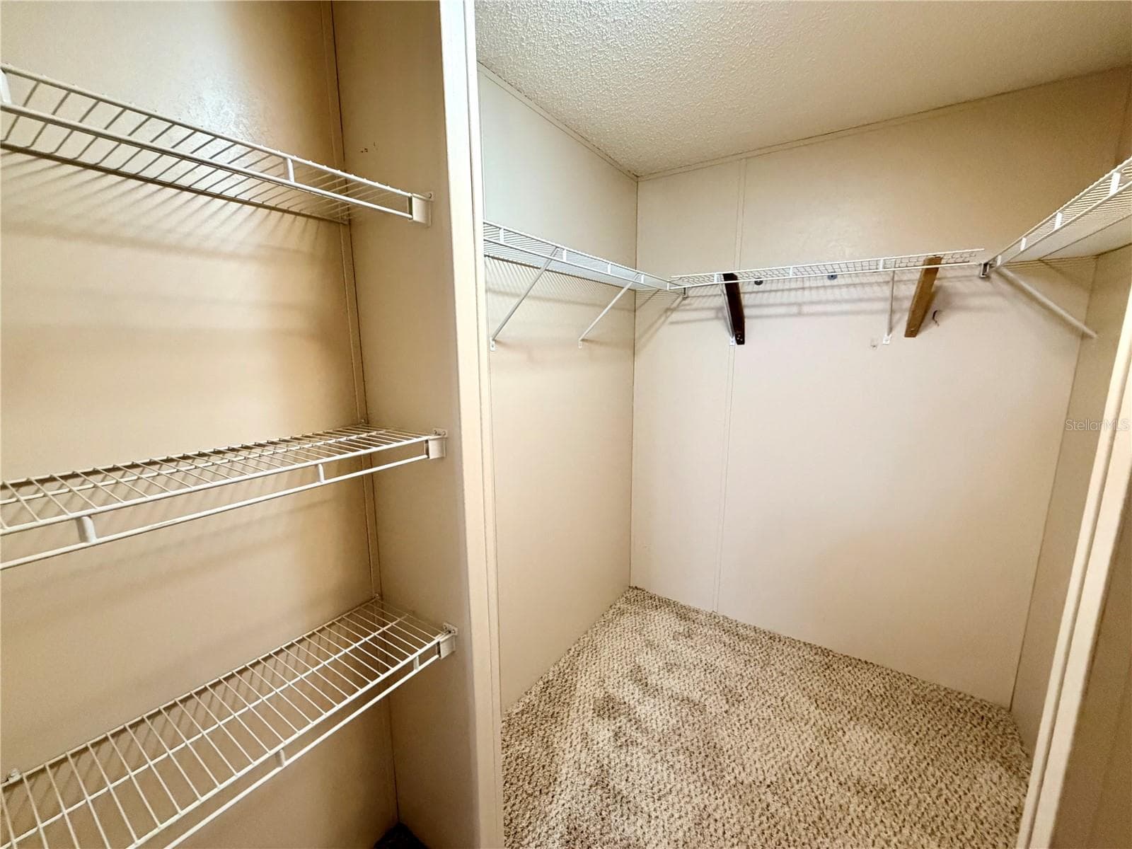 Manufactured Home at 664 SW KENTUCKY ST, FORT WHITE, photo 29 of 40